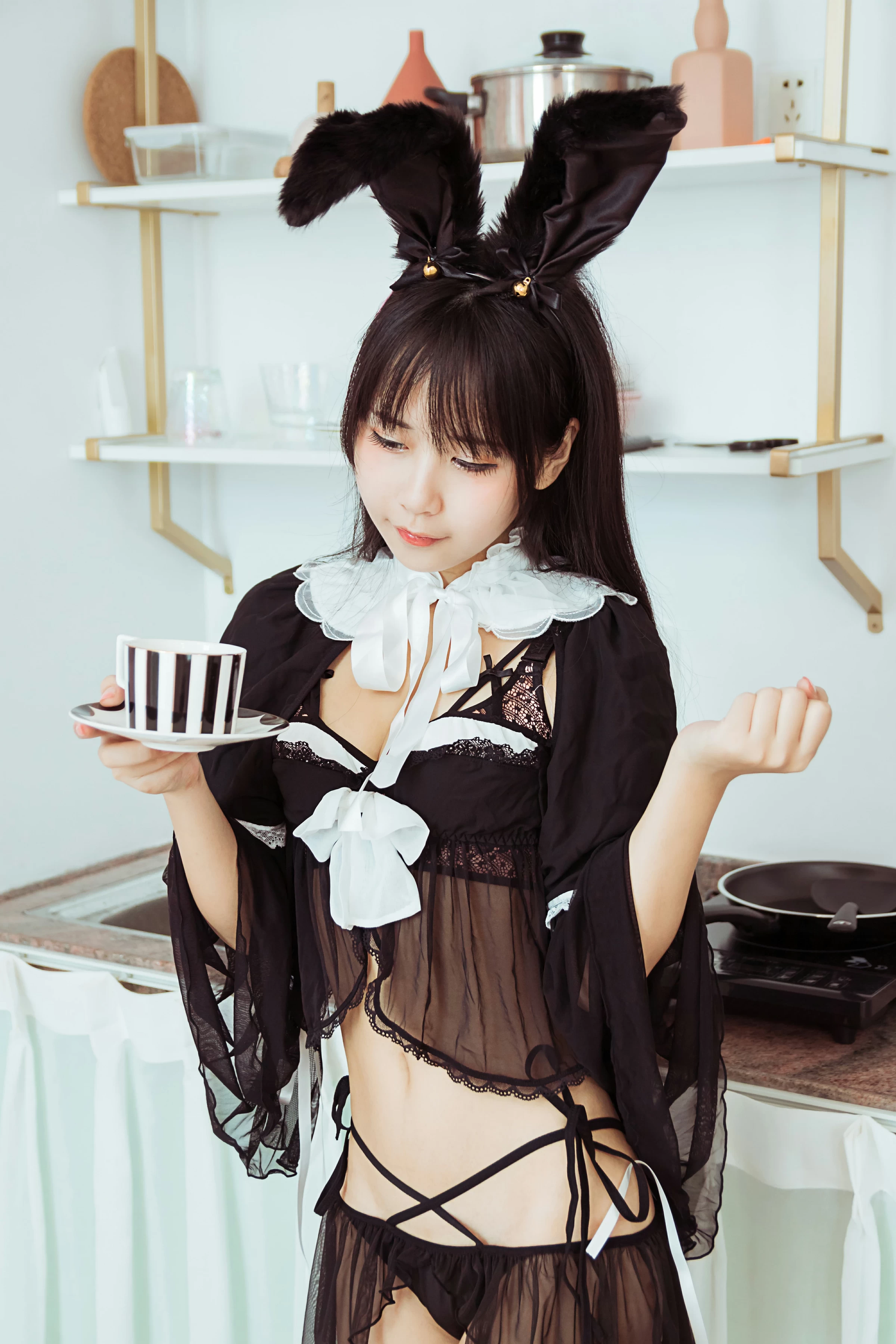 [YALAYI雅拉伊]NO.616 《今晚穿了女仆装》 甜酱吖 黑色情趣制服内衣加黑丝美腿性感私房写真集第4张