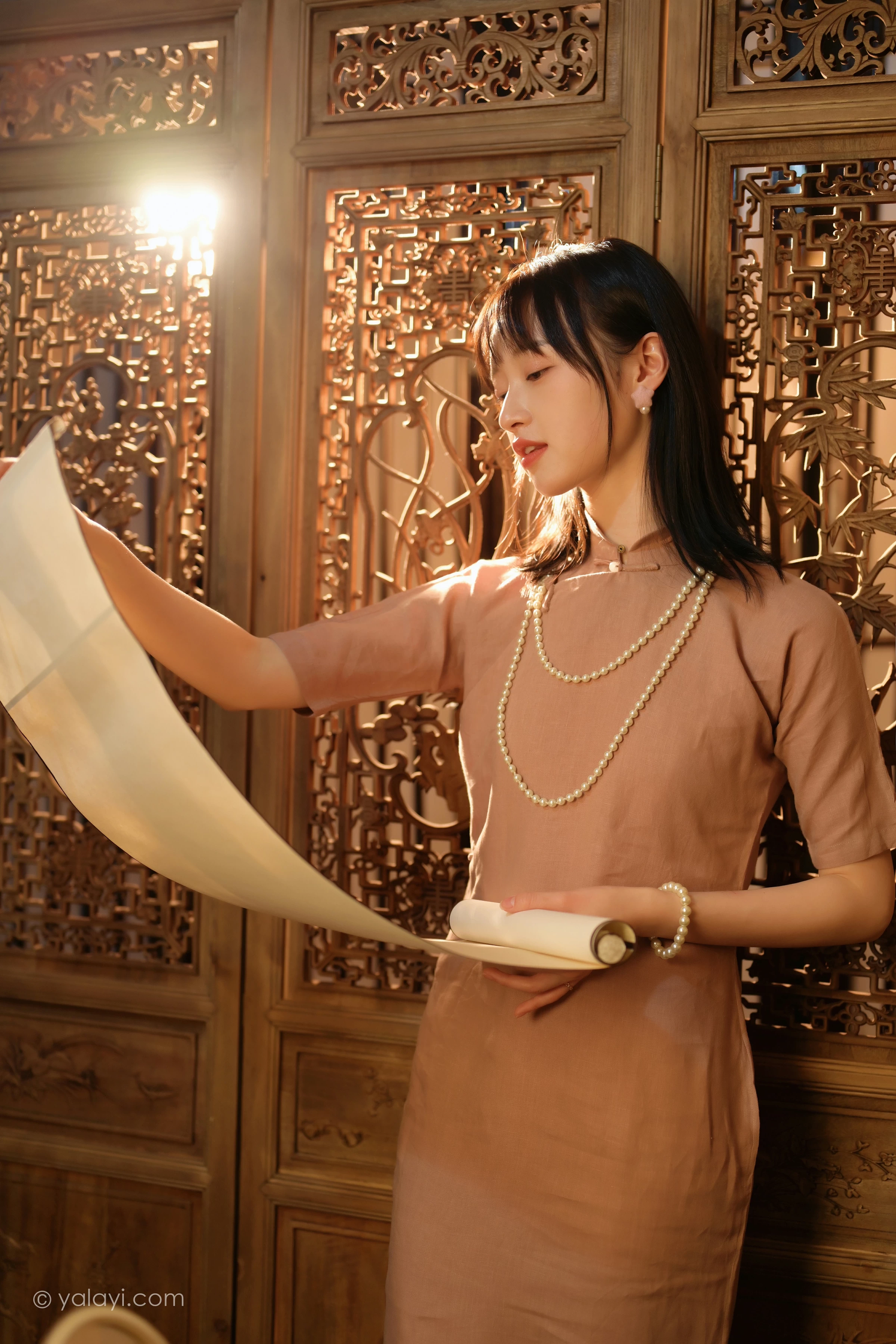 [YALAYI雅拉伊]2022.01.19 深夜的灯光 京京 粉色宽松旗袍裙民国风写真第8张