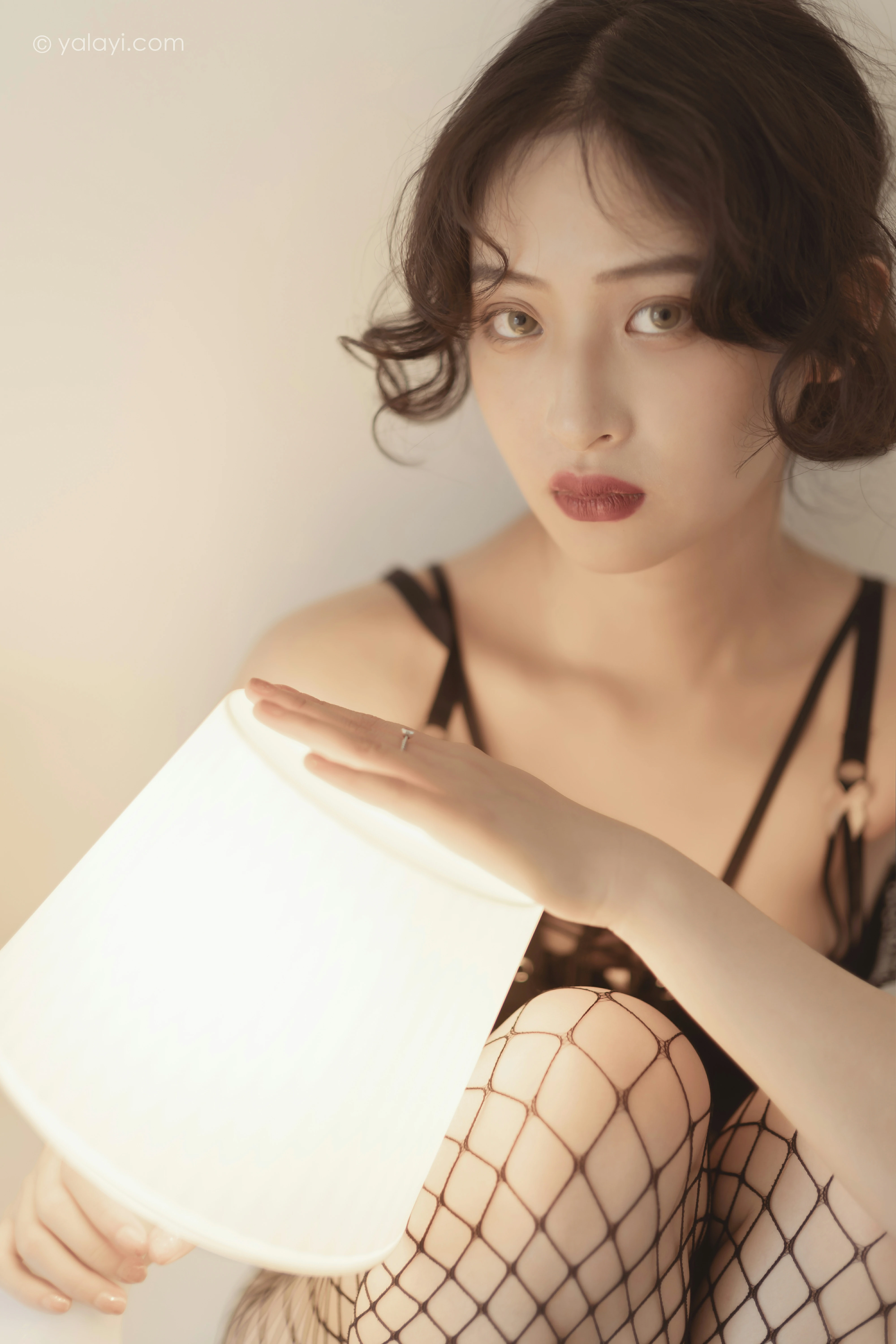 [YALAYI雅拉伊]NO.796 万人迷 西子 黑色蕾丝内衣加情趣渔网袜性感私房写真集第7张