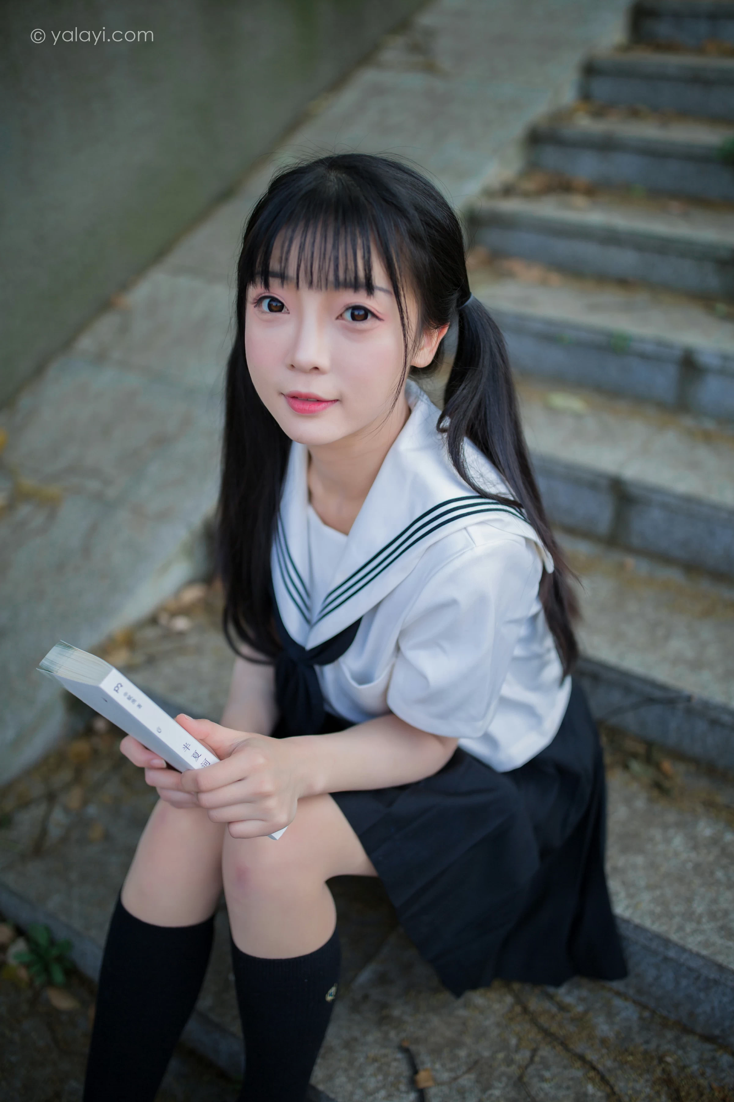 [YALAYI雅拉伊]NO.671 《放学一起走》 妙妙 JK水手制服与短裙加黑丝美腿写真第3张