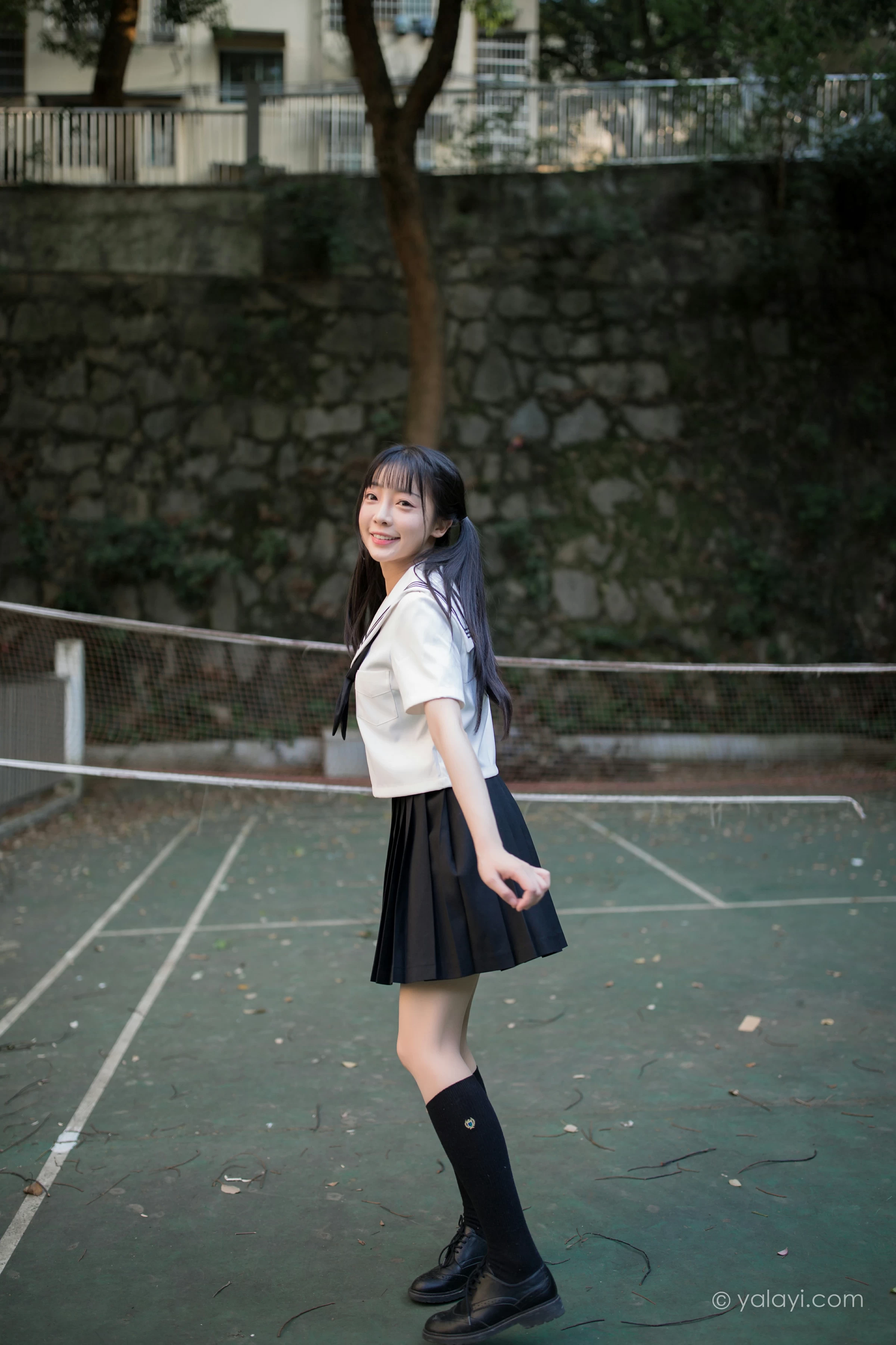 [YALAYI雅拉伊]NO.671 《放学一起走》 妙妙 JK水手制服与短裙加黑丝美腿写真第9张