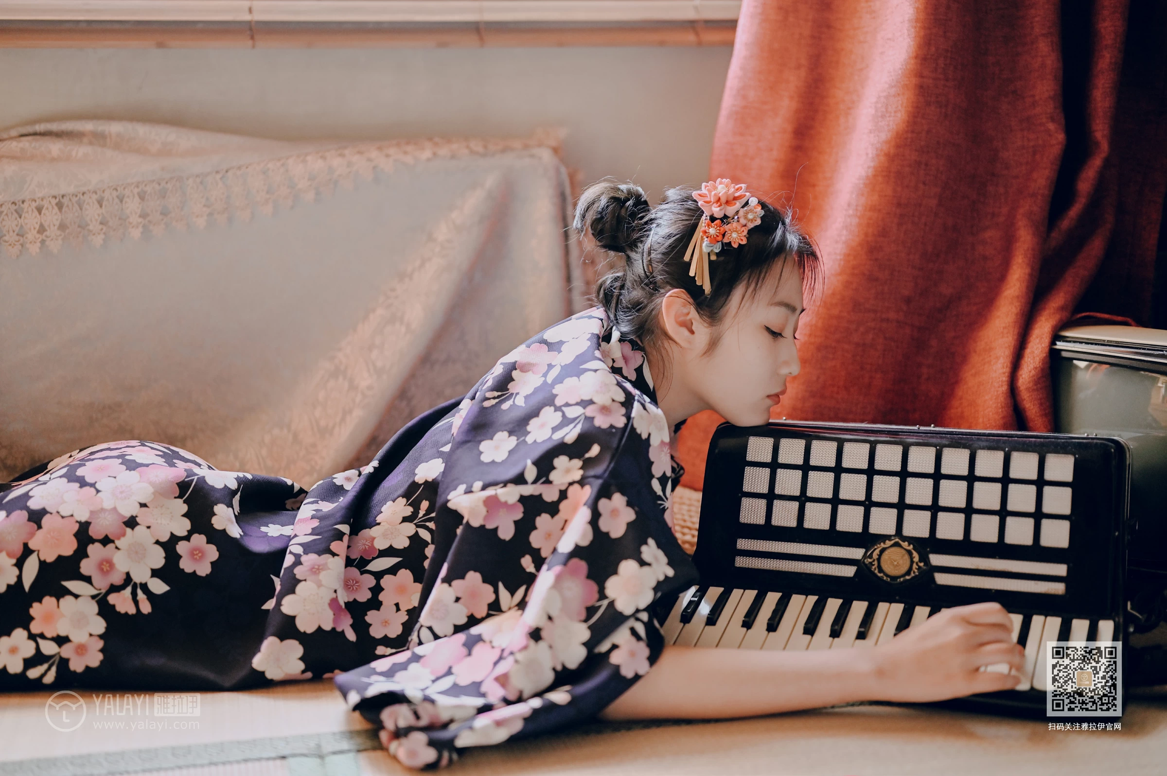 [YALAYI雅拉伊]NO.635 《和服少女》 沈伊 黑色和服加白色蕾丝内衣性感私房写真集第19张