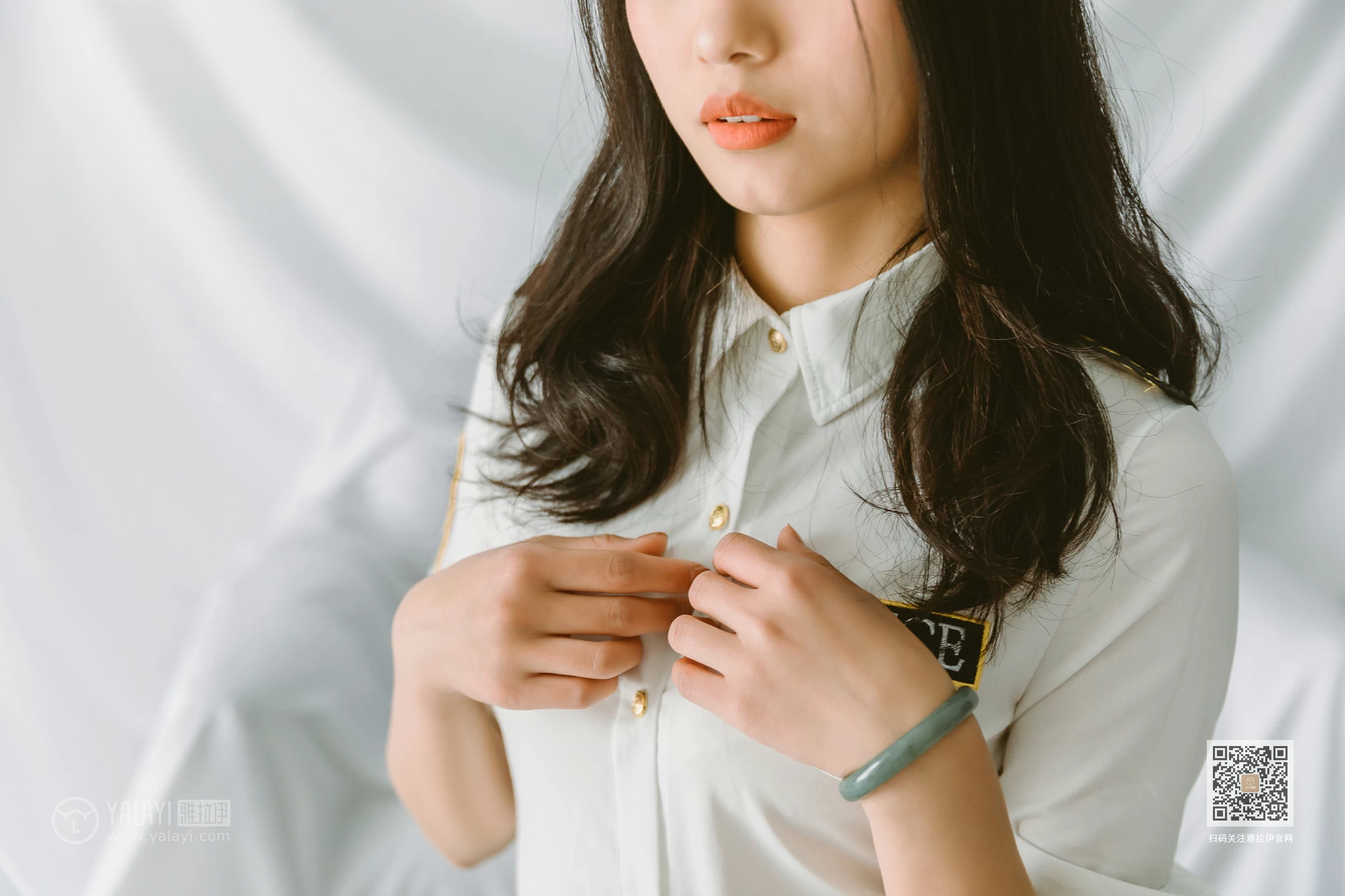 [YALAYI雅拉伊]NO.648 《青涩女子兵团》 和风 情趣制服与黑色短裙加黑丝美腿性感私房写真集第4张