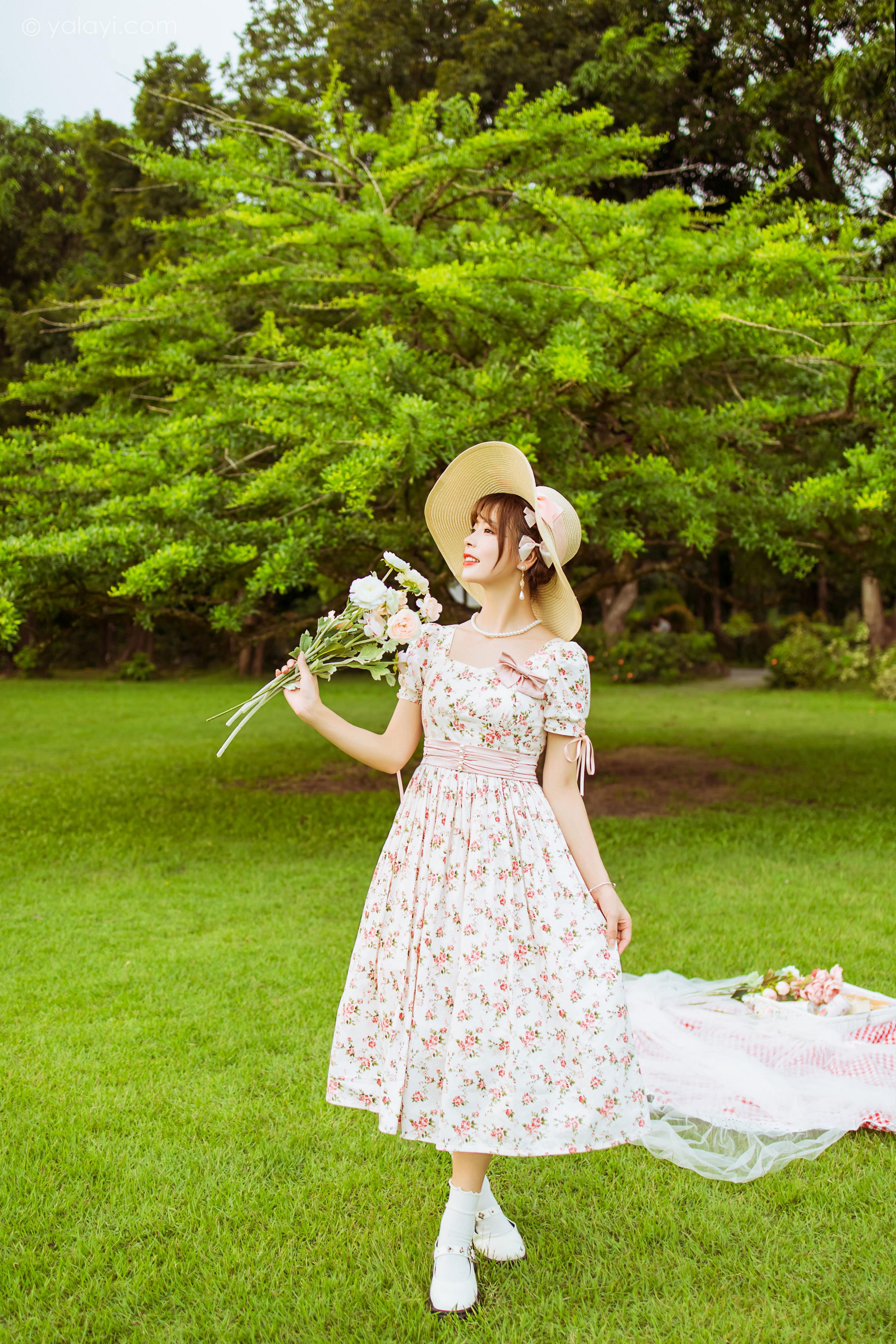 [YALAYI雅拉伊]2022.09.15 告白 程小蝶 白色复古连衣裙加白色绵袜清纯写真集第6张