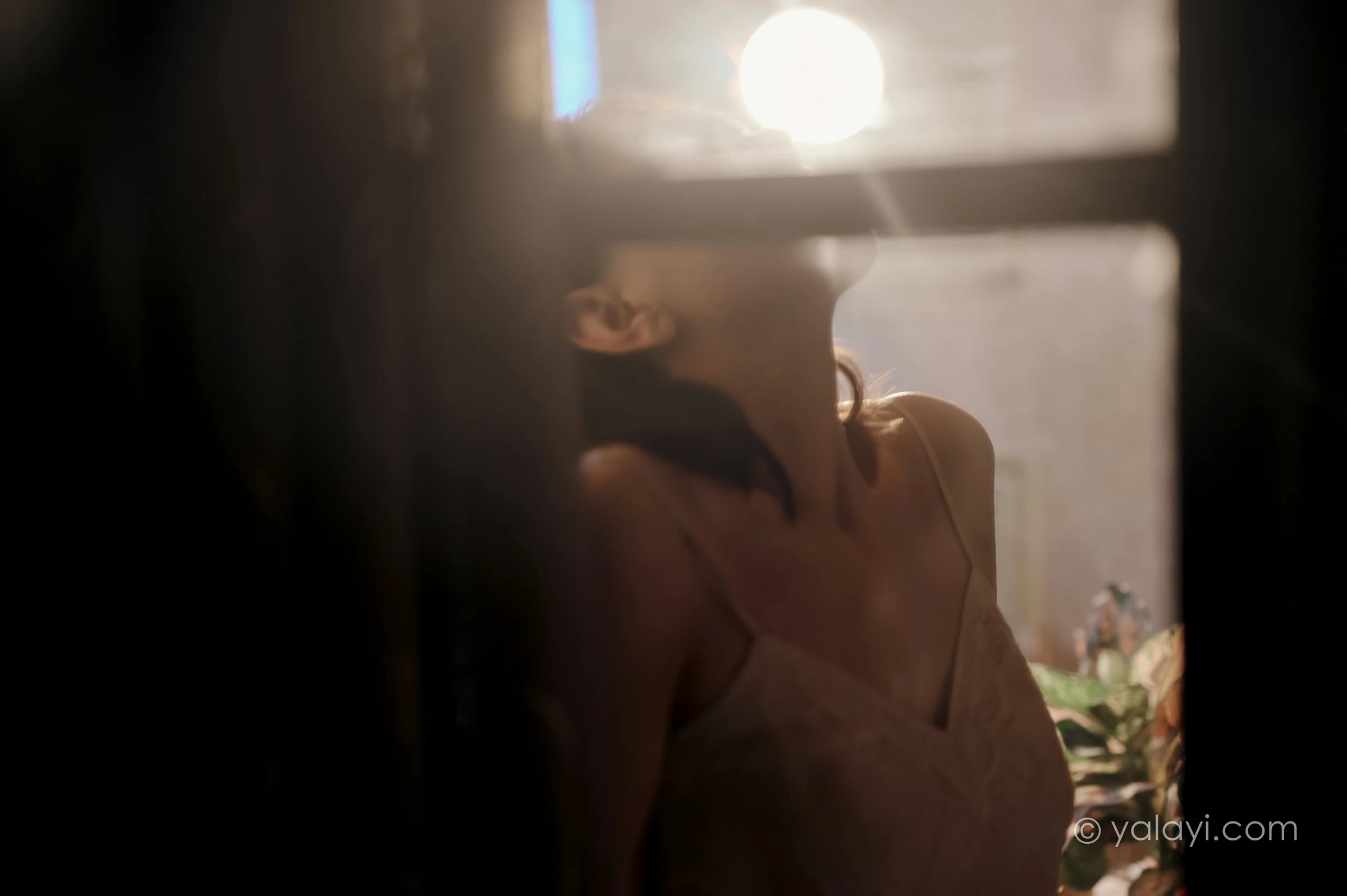 [YALAYI雅拉伊]NO.699 《长相思》 妍妍 白色吊带连衣裙居家私房写真集第9张