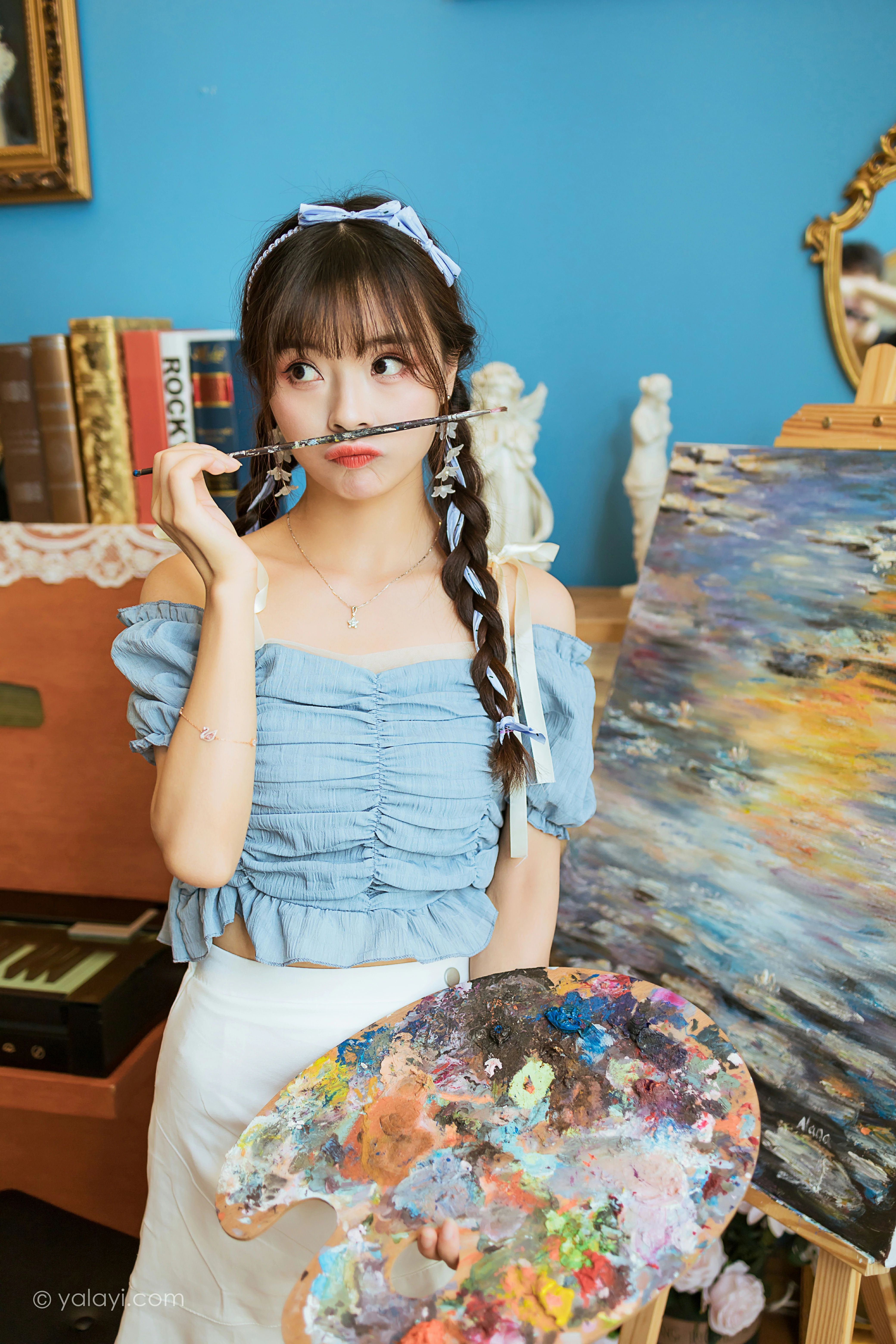 [YALAYI雅拉伊]NO.850 灵魂画师 程小蝶 蓝色抹胸上衣加白色短裙清纯可爱写真集第7张