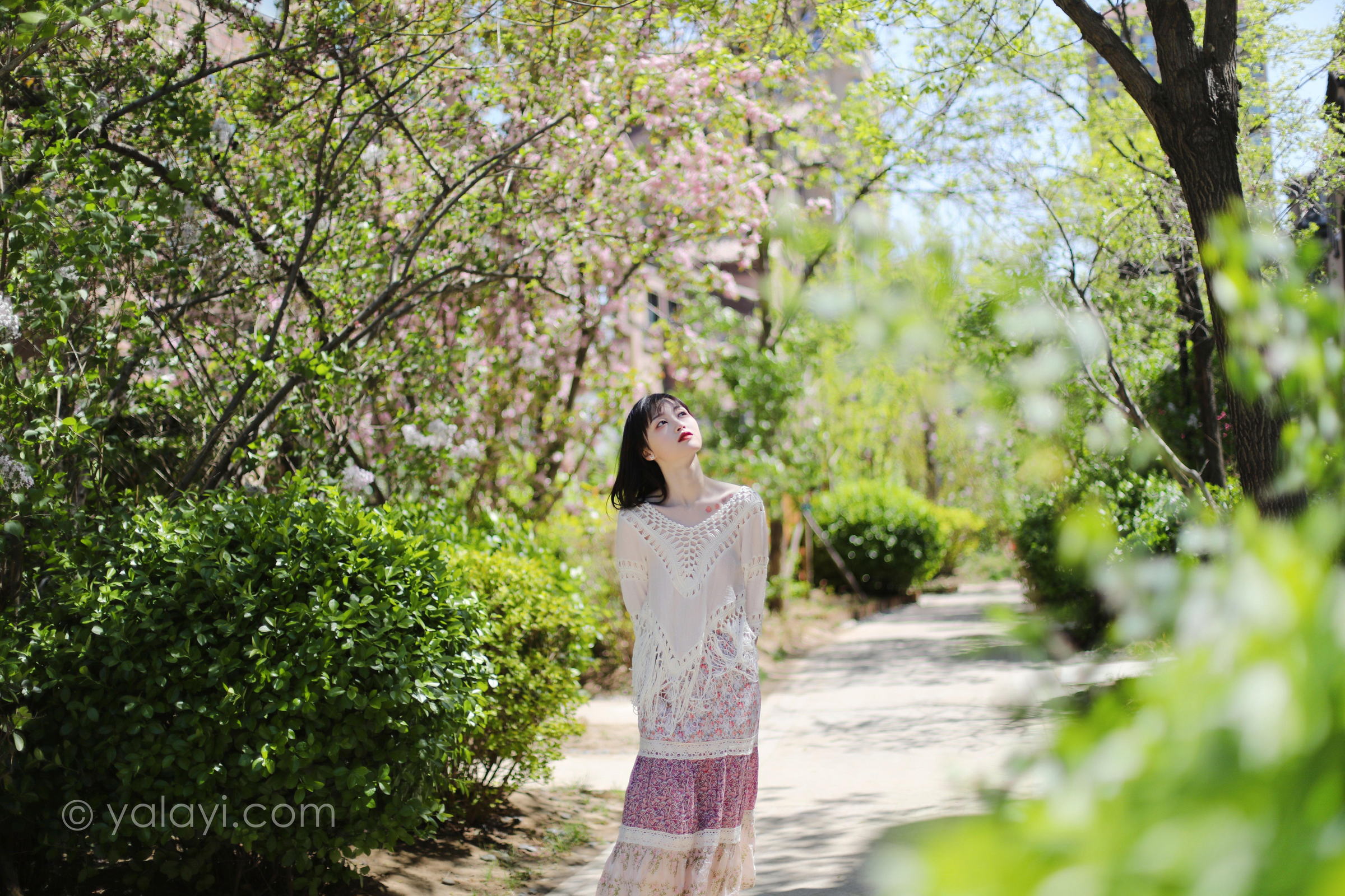 [YALAYI雅拉伊]2022.09.22 光晕 京京 白色镂空连衣裙加粉色长裙清纯写真集第9张