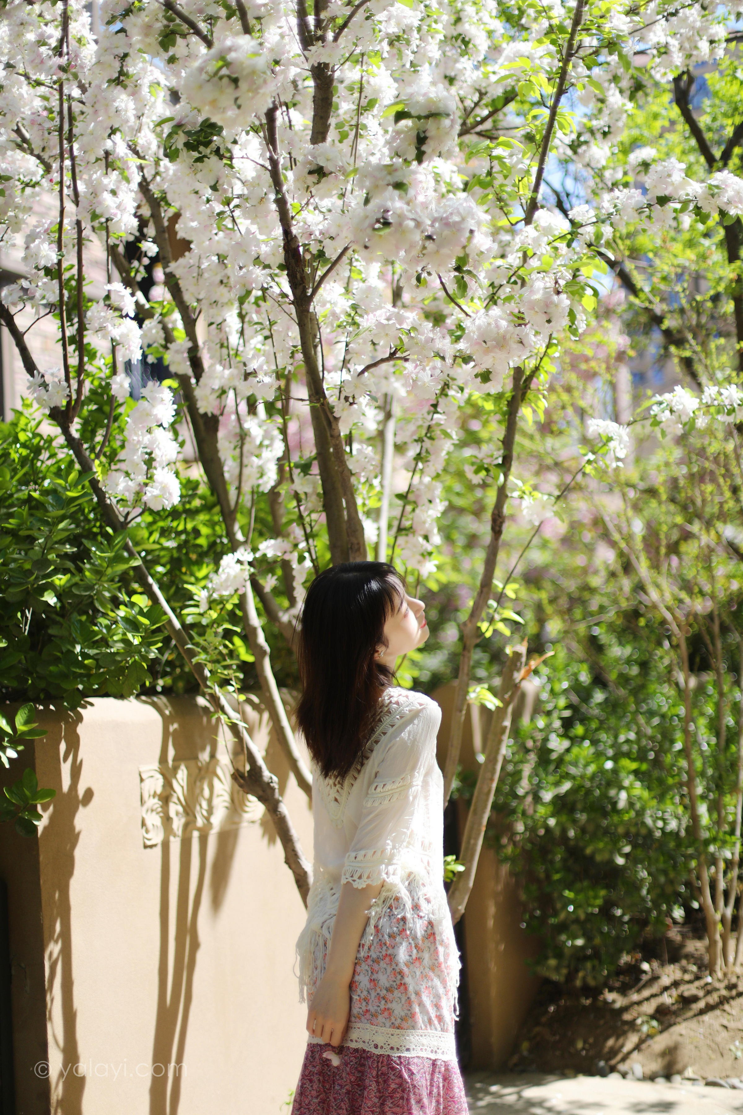 [YALAYI雅拉伊]2022.09.22 光晕 京京 白色镂空连衣裙加粉色长裙清纯写真集第4张