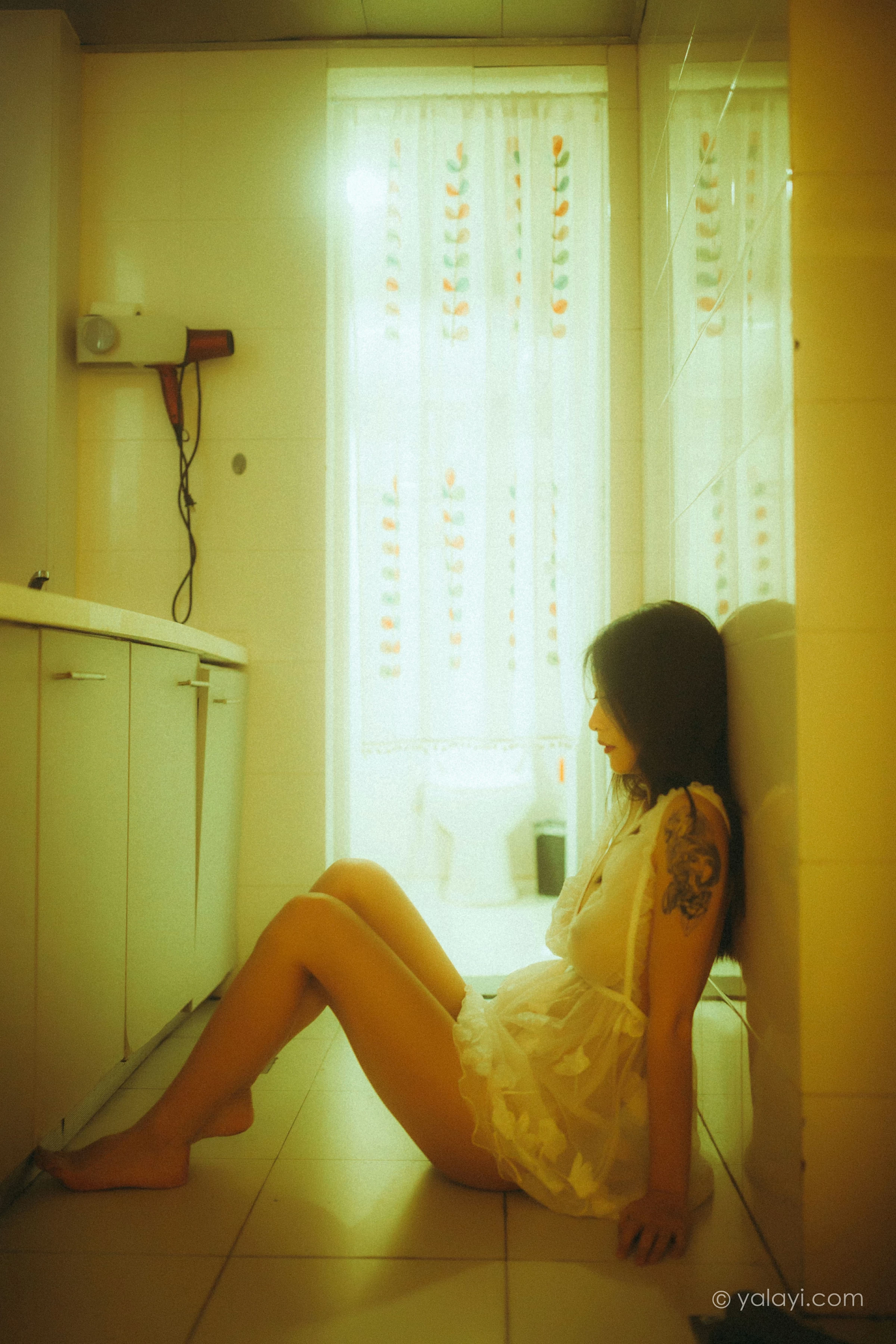 [YALAYI雅拉伊]NO.754 迷情公寓 婉儿 白色透视睡衣裙与连体镂空情趣内衣性感私房写真集第6张