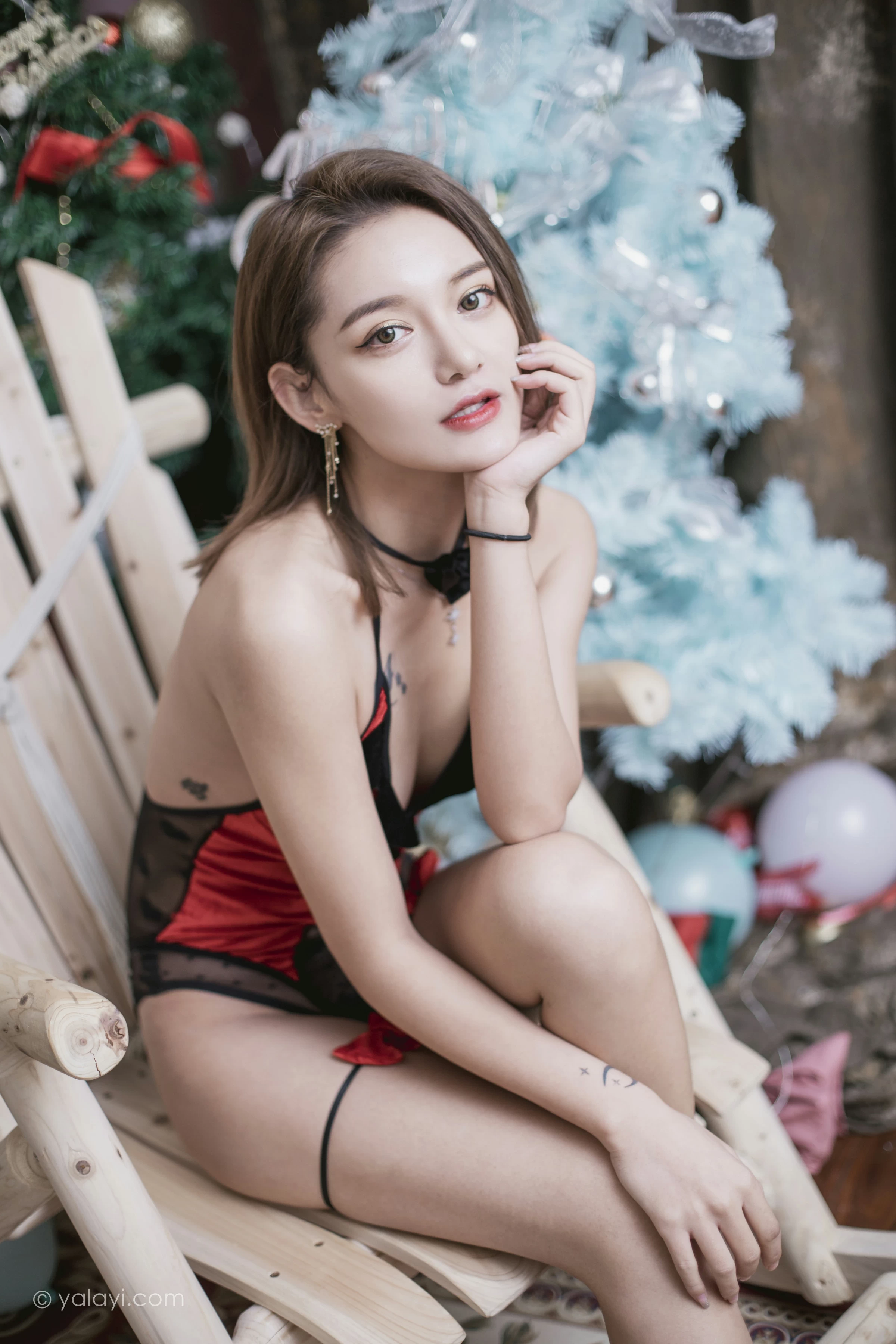 [YALAYI雅拉伊]NO.741 《一起圣诞》 梓杨 白色透视情趣婚纱与红色塑身内衣性感私房写真集第9张