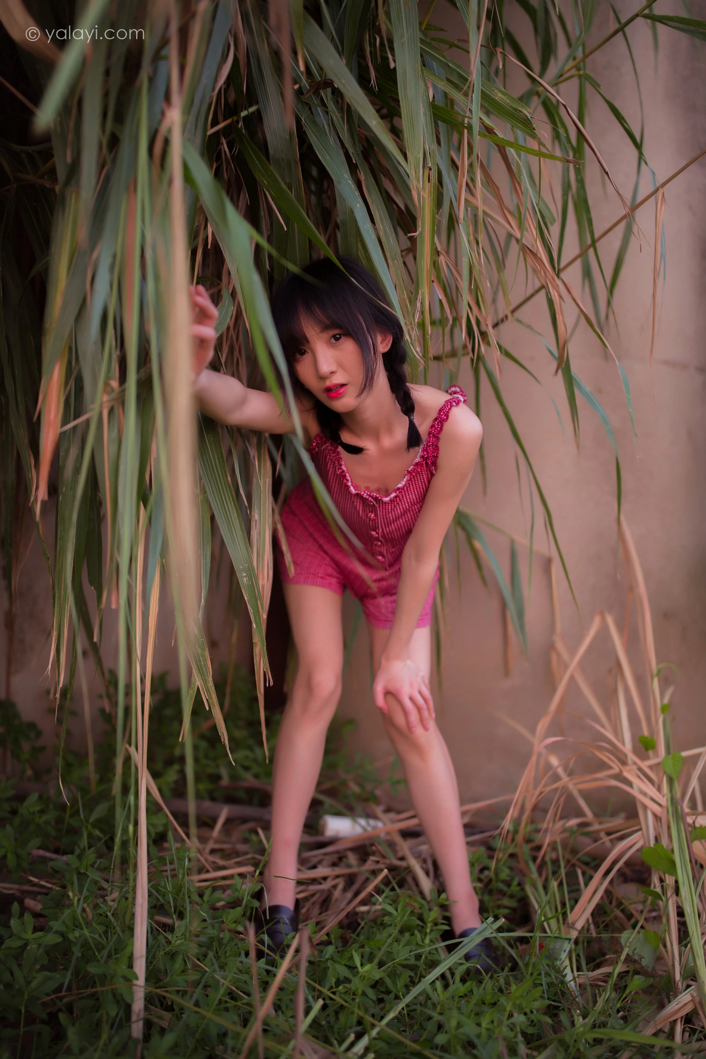 [YALAYI雅拉伊]NO.702 《暮色》 落落 粉色吊带连体短裤清纯私房写真集第14张