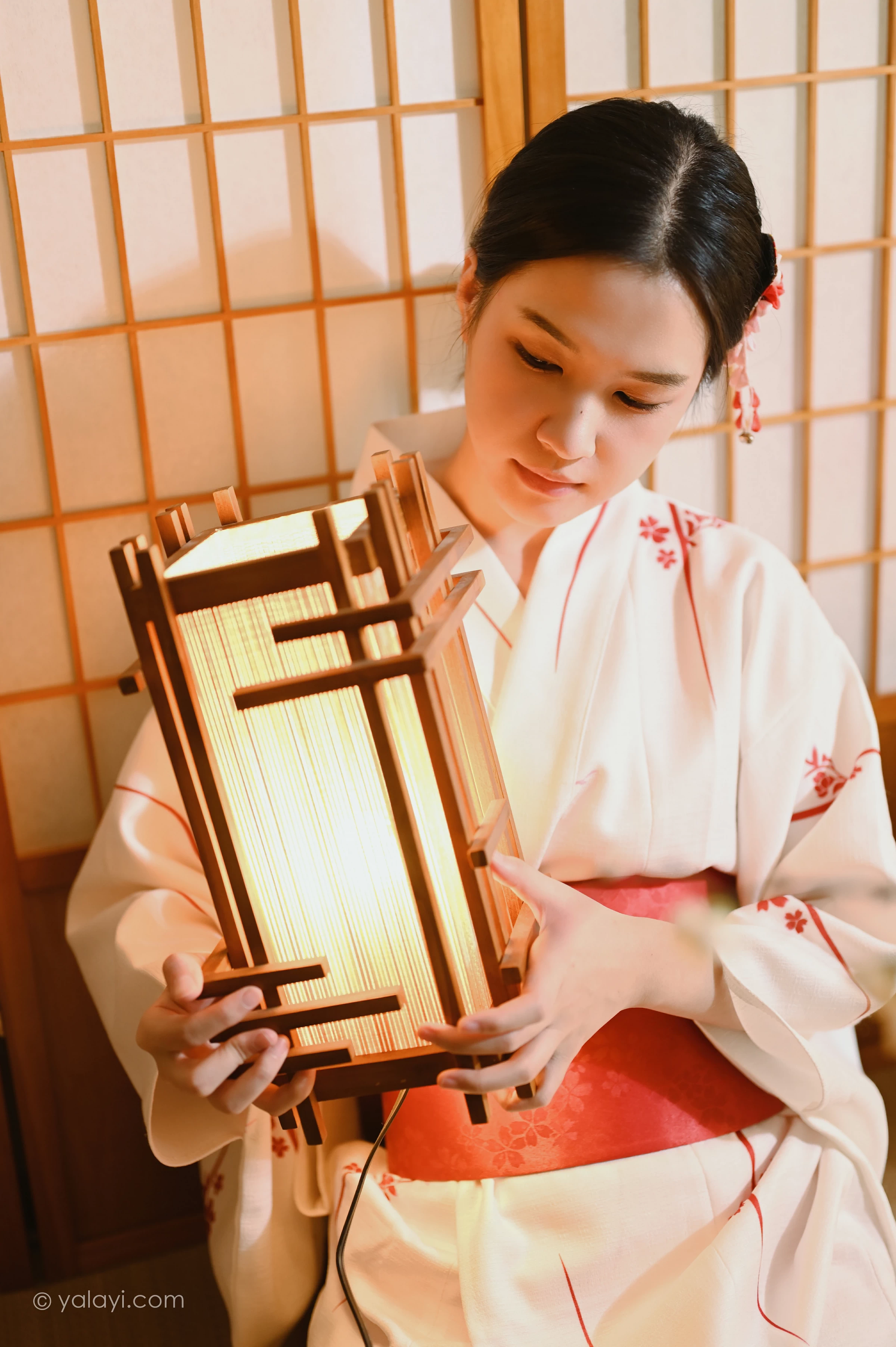 [YALAYI雅拉伊]NO.734 《和敬清寂》 方岚 白色和服性感私房写真集第3张