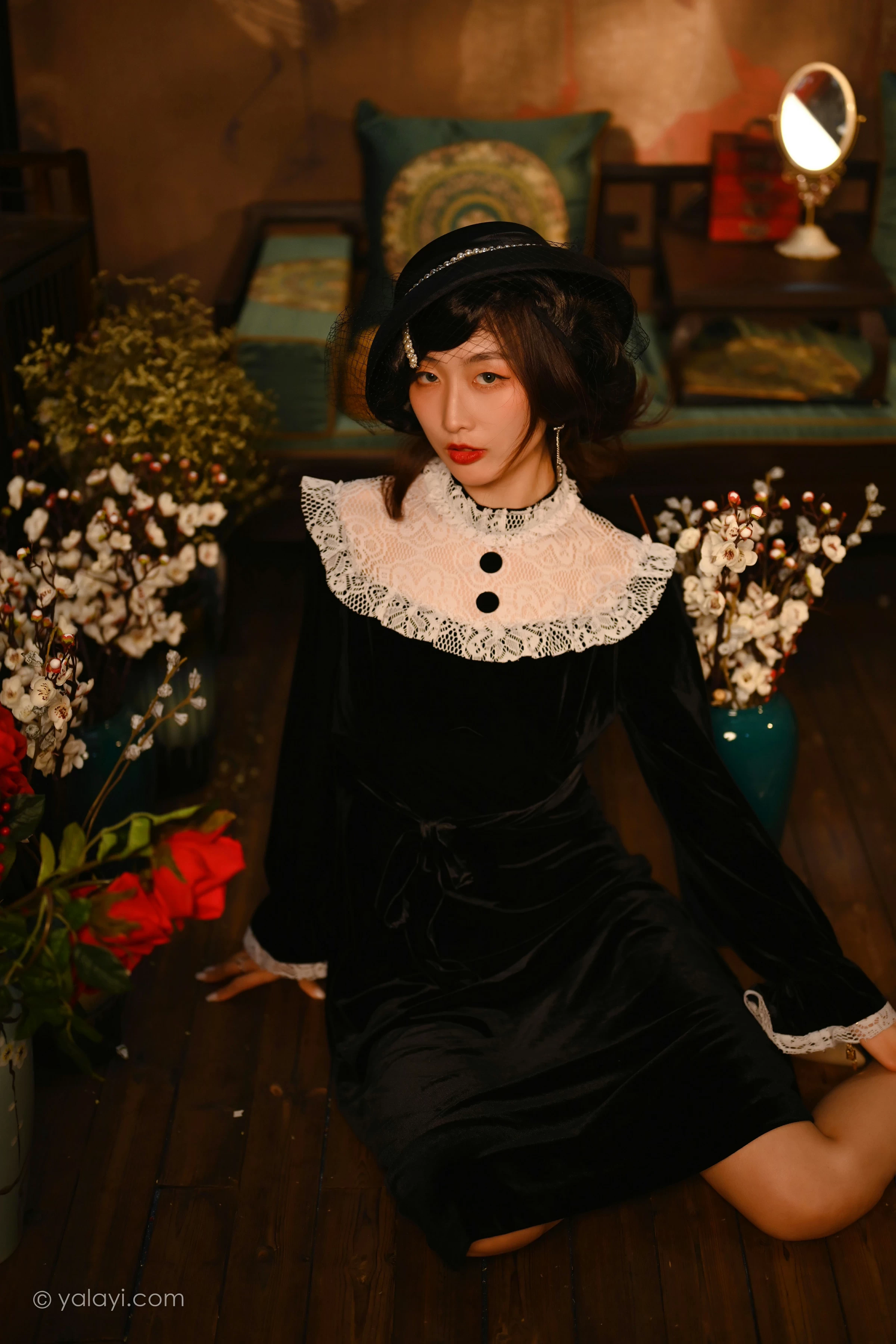 [YALAYI雅拉伊]2022.01.15 莫忘我 佳佳 黑色蕾丝镂空礼服裙性感私房写真集第10张