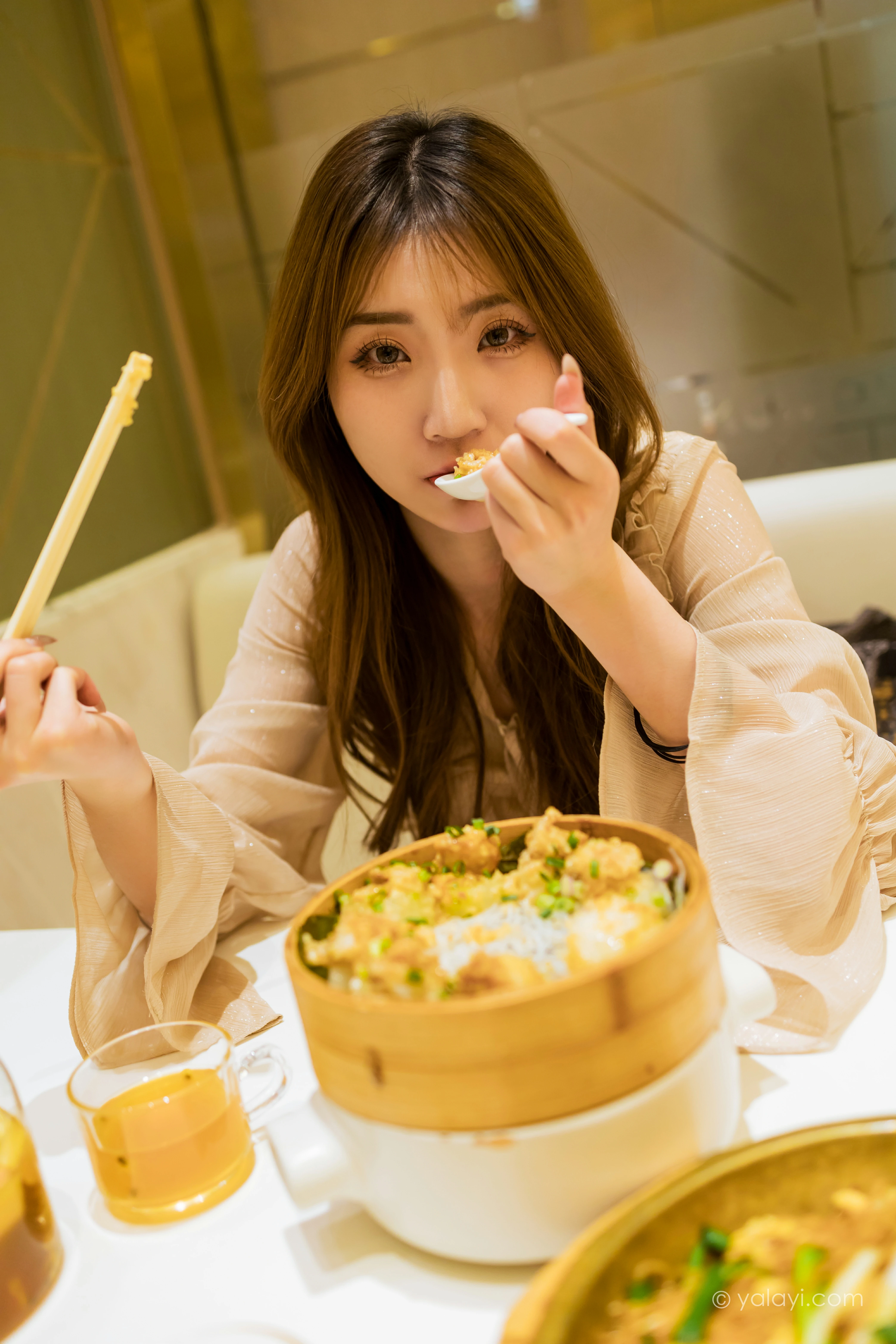 [YALAYI雅拉伊]NO.782 牵你的手 小乔 粉色透视连衣裙清纯可爱写真集第15张