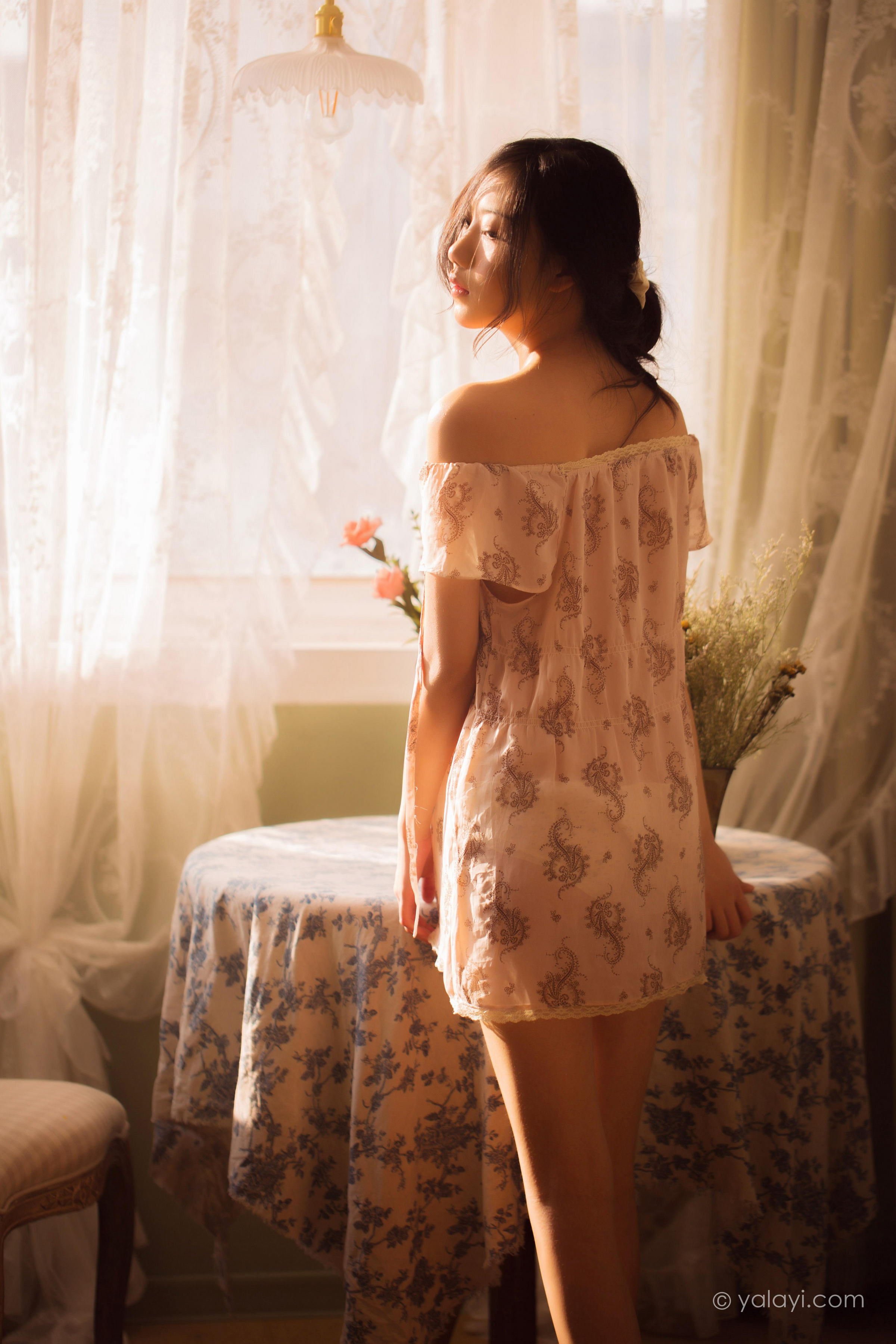 [YALAYI雅拉伊]2022.08.01 暂时的花儿 橘子 白色透视抹胸连衣裙居家性感私房写真集第15张