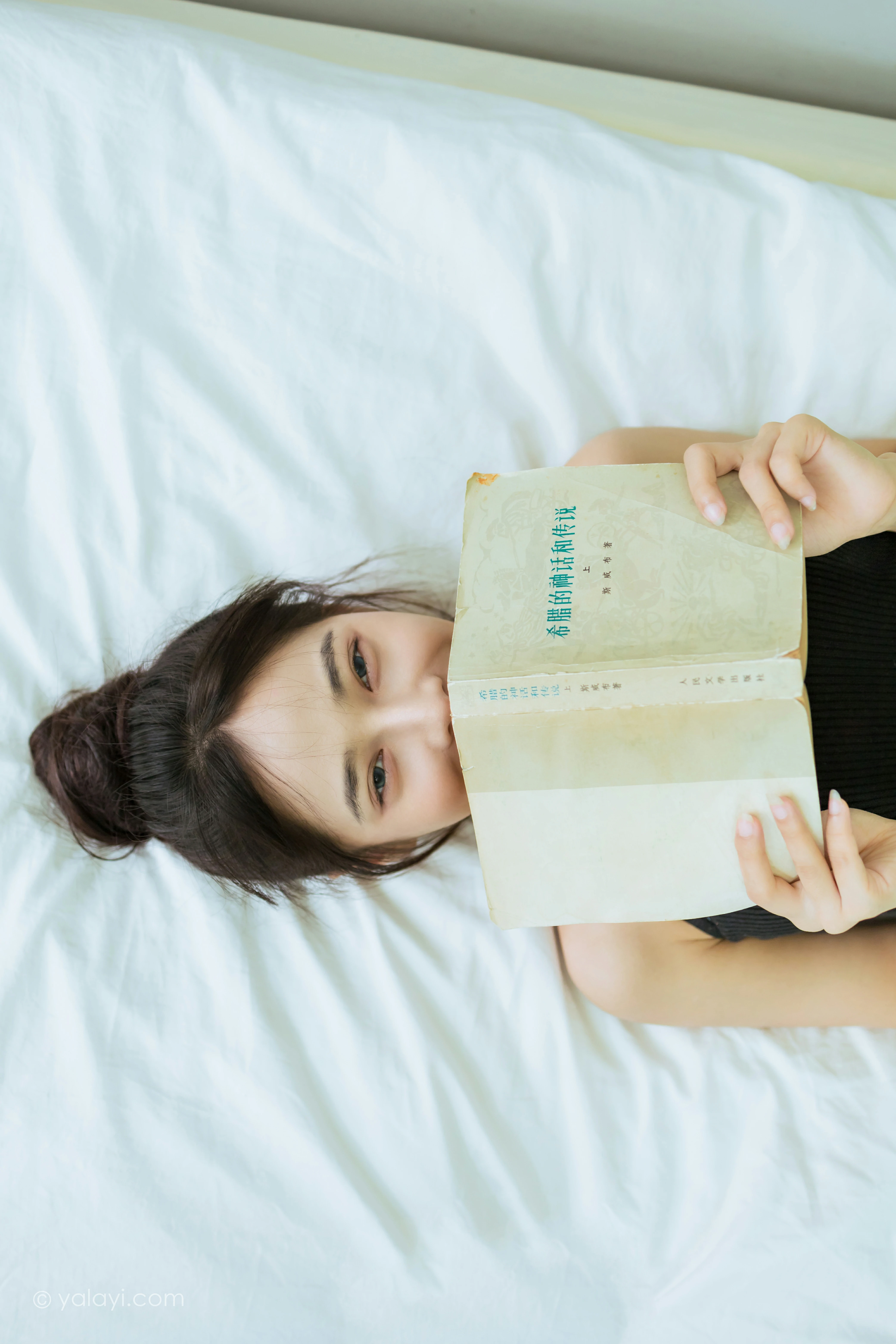 [YALAYI雅拉伊]NO.836 日常 诗咏 黑色性感小背心加牛仔热裤清纯可爱写真集第11张