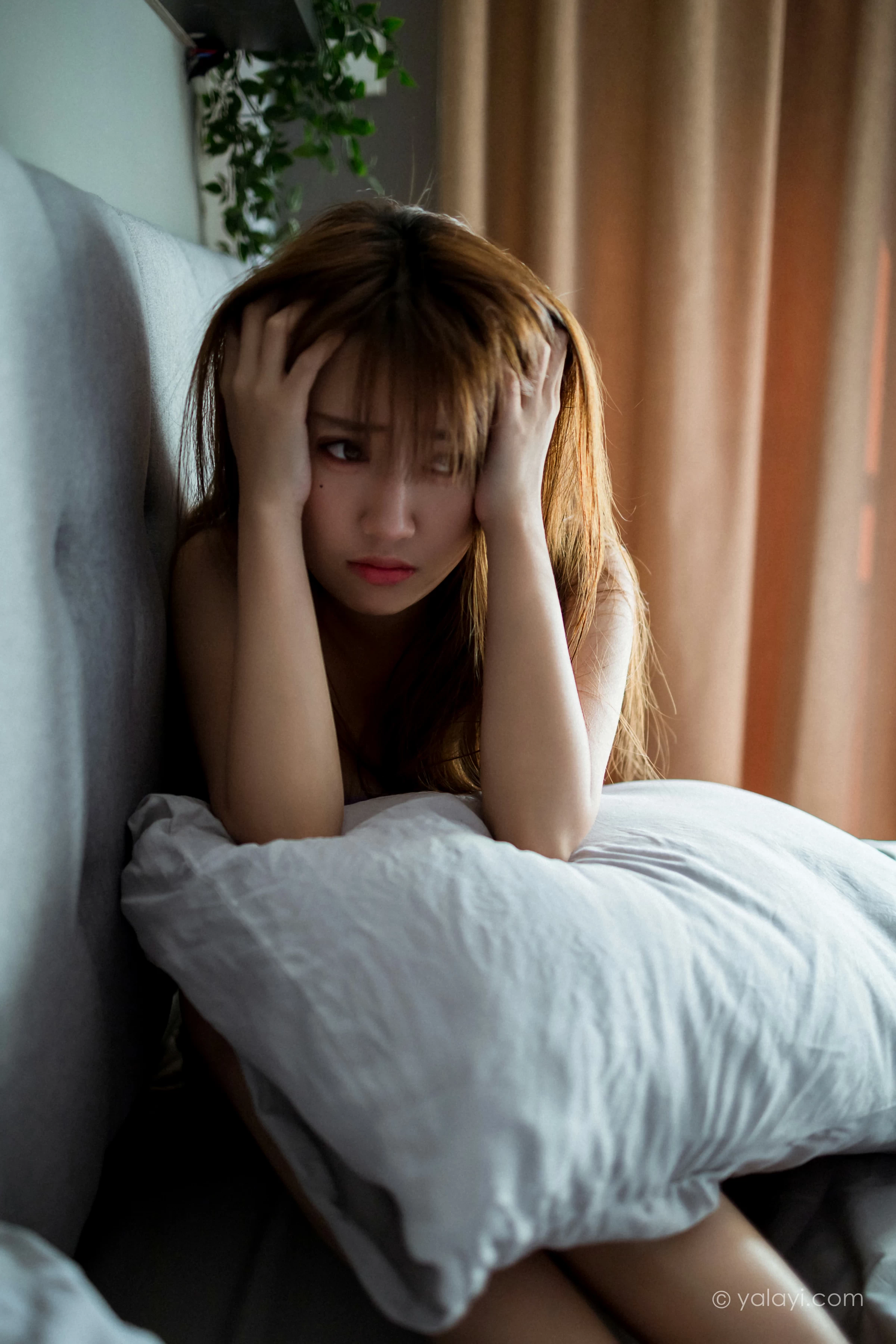 [YALAYI雅拉伊]NO.742 《失恋后》 虞艺 粉色性感小背心加牛仔短裙私房写真集第7张