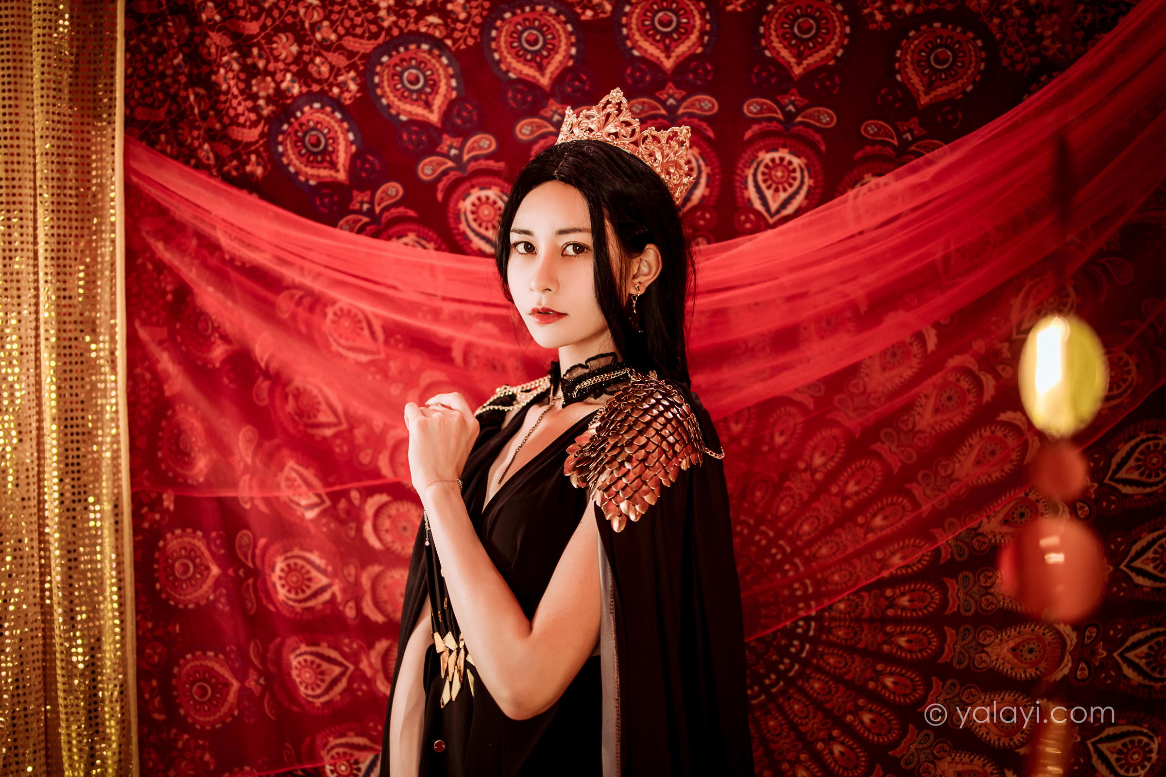 [YALAYI雅拉伊]2022.07.29 鬼刀公主 陈若冰 黑色披肩加黑色深V情趣礼服裙性感私房写真集第1张