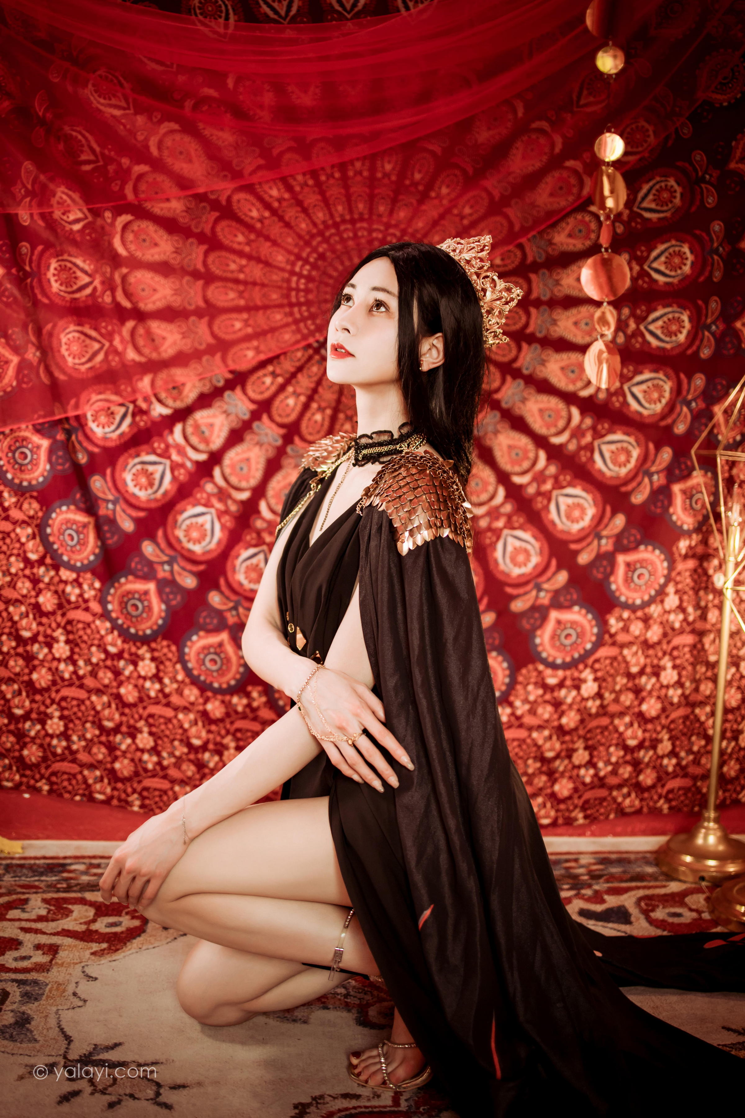[YALAYI雅拉伊]2022.07.29 鬼刀公主 陈若冰 黑色披肩加黑色深V情趣礼服裙性感私房写真集第7张