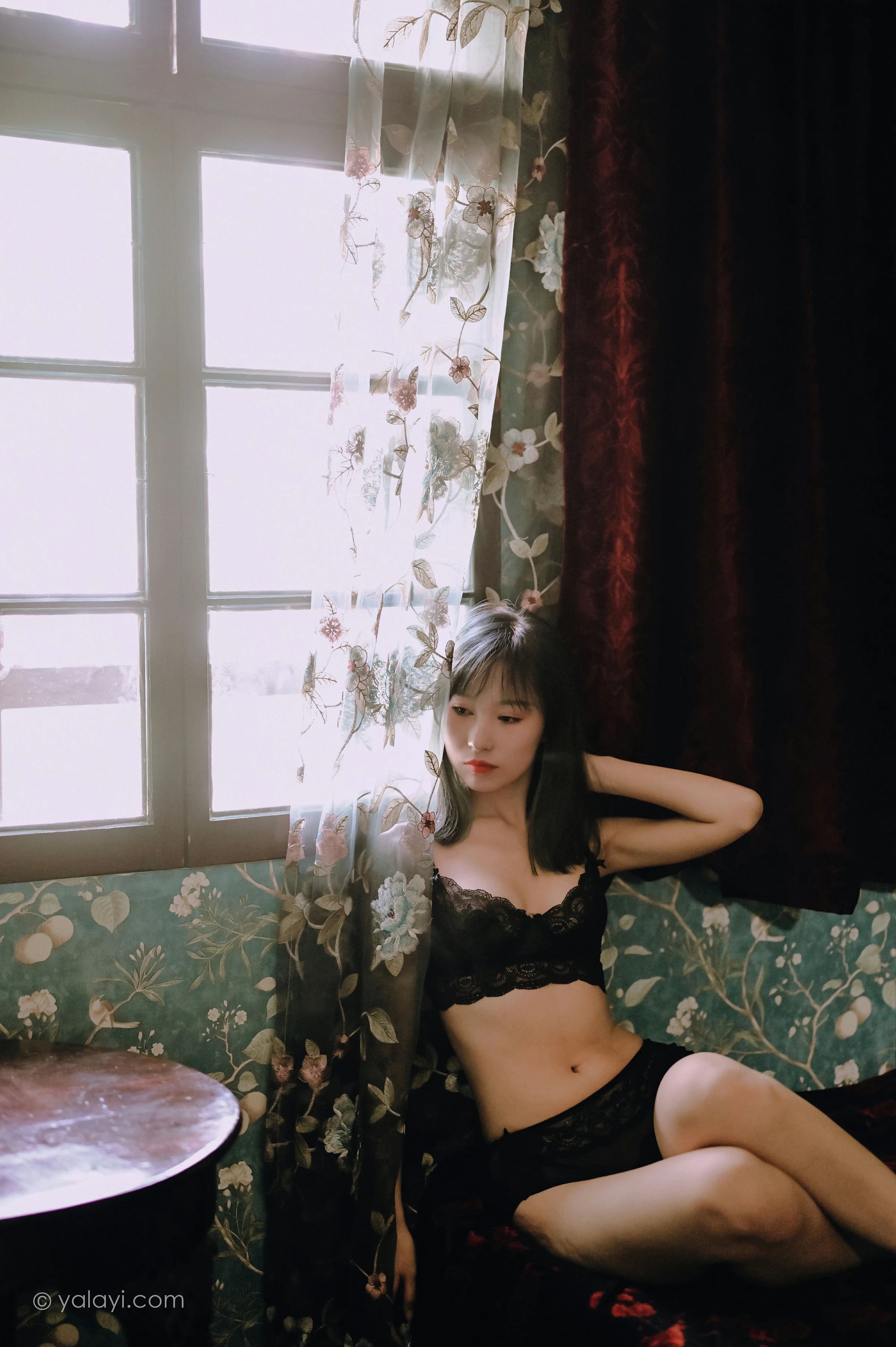 [YALAYI雅拉伊]NO.662 《窗内心语》 田也 黑色蕾丝内衣居家性感私房写真集第12张