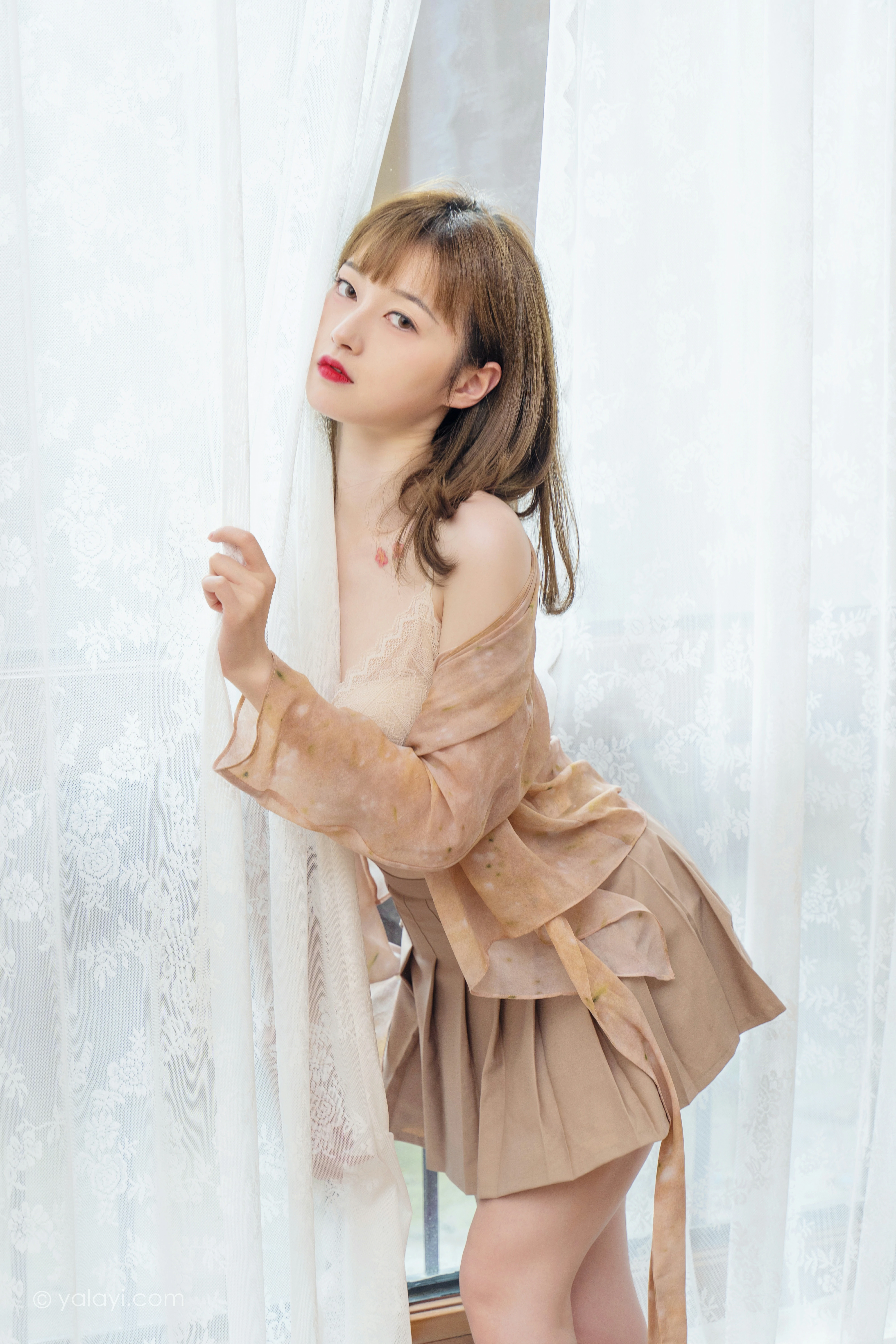 [YALAYI雅拉伊]NO.844 温柔以待 京京 粉色衬衫与短裙加蕾丝内衣性感私房写真集第8张