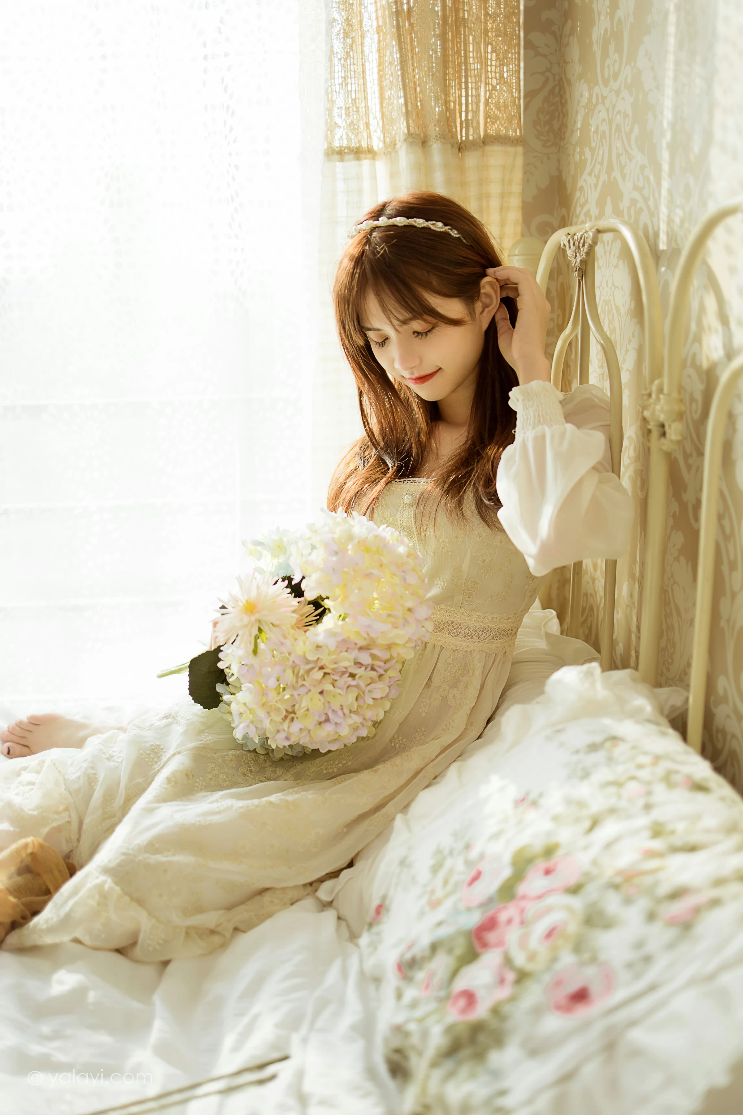 [YALAYI雅拉伊]2021.11.29 花白裙 茹莎 白色休闲蕾丝连衣裙居家性感写真集第13张