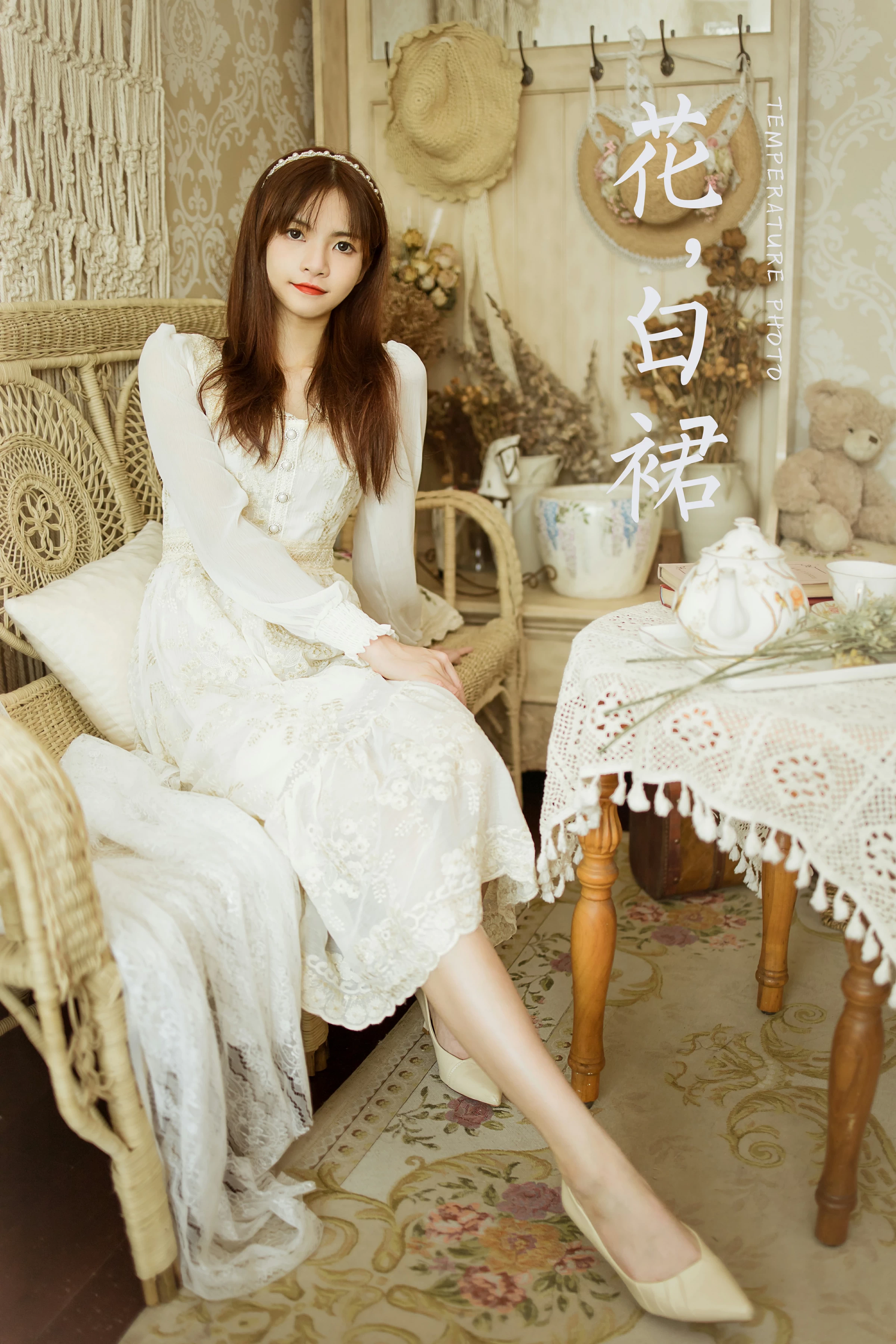 [YALAYI雅拉伊]2021.11.29 花白裙 茹莎 白色休闲蕾丝连衣裙居家性感写真集第14张