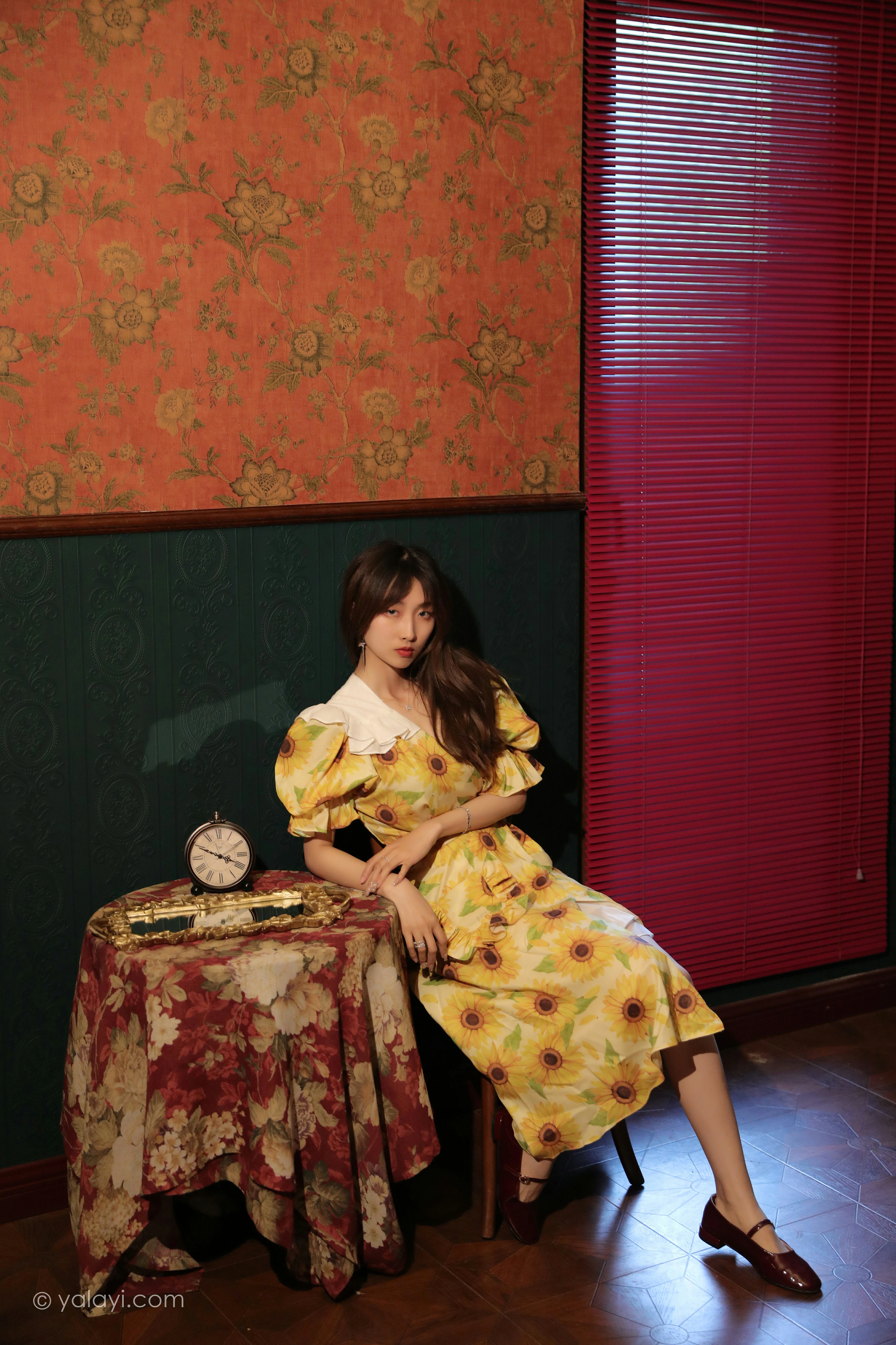 [YALAYI雅拉伊]NO.816 只剩下钢琴 佳佳 黄色连衣裙居家复古写真集第1张