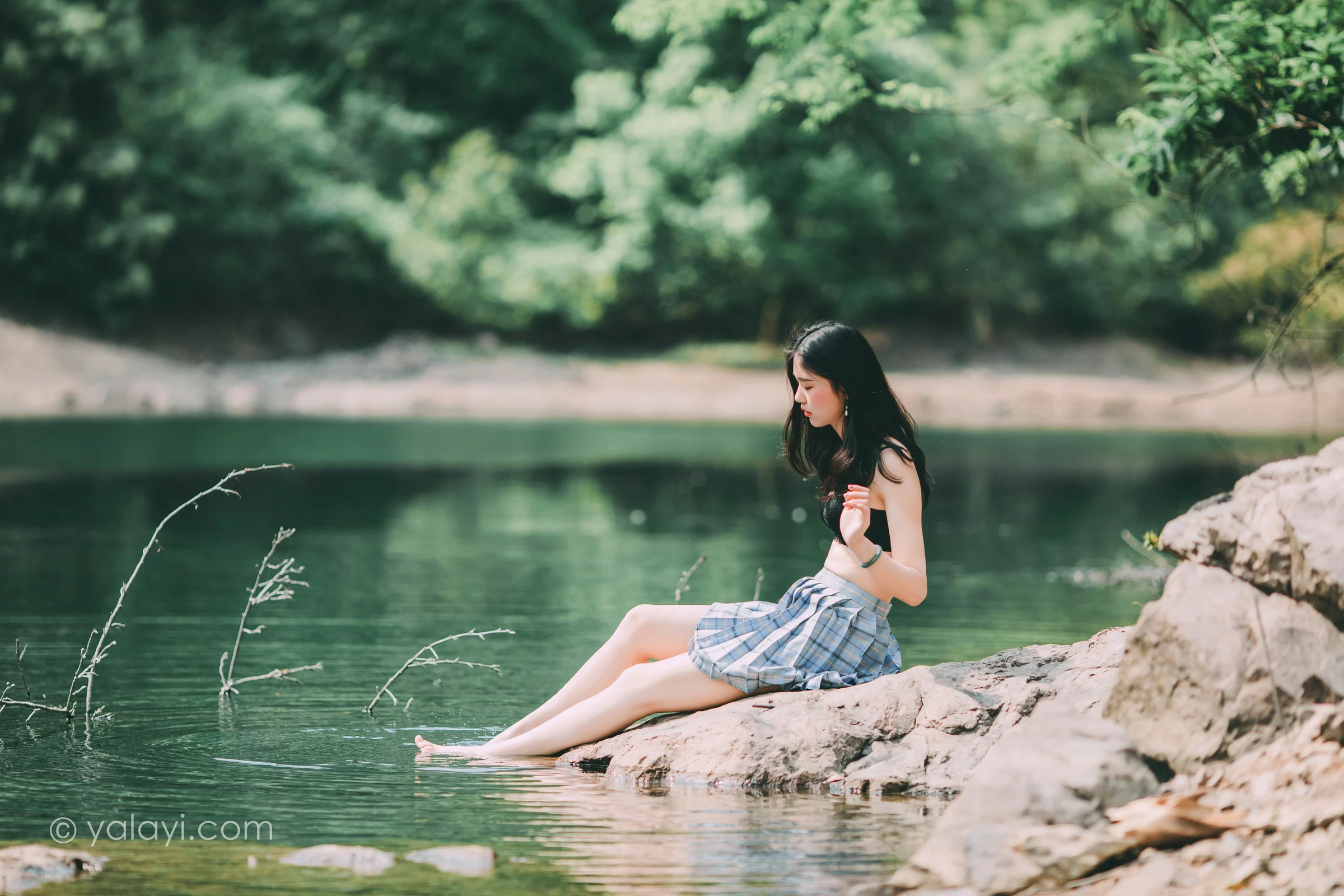 [YALAYI雅拉伊]NO.663 《涟漪》 和风 JK制服与短裙加黑色蕾丝内衣写真第5张