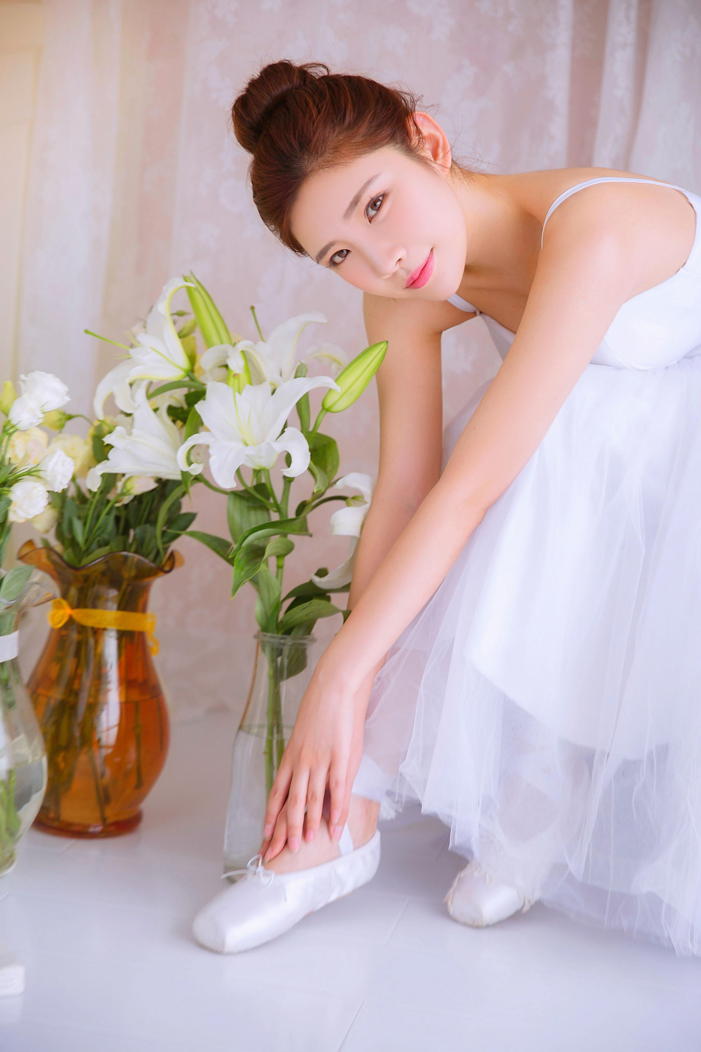 [YALAYI雅拉伊]2022.06.18 风仪玉立 丰满少妇 粉色透视睡衣与白色吊带连衣裙性感写真集第8张