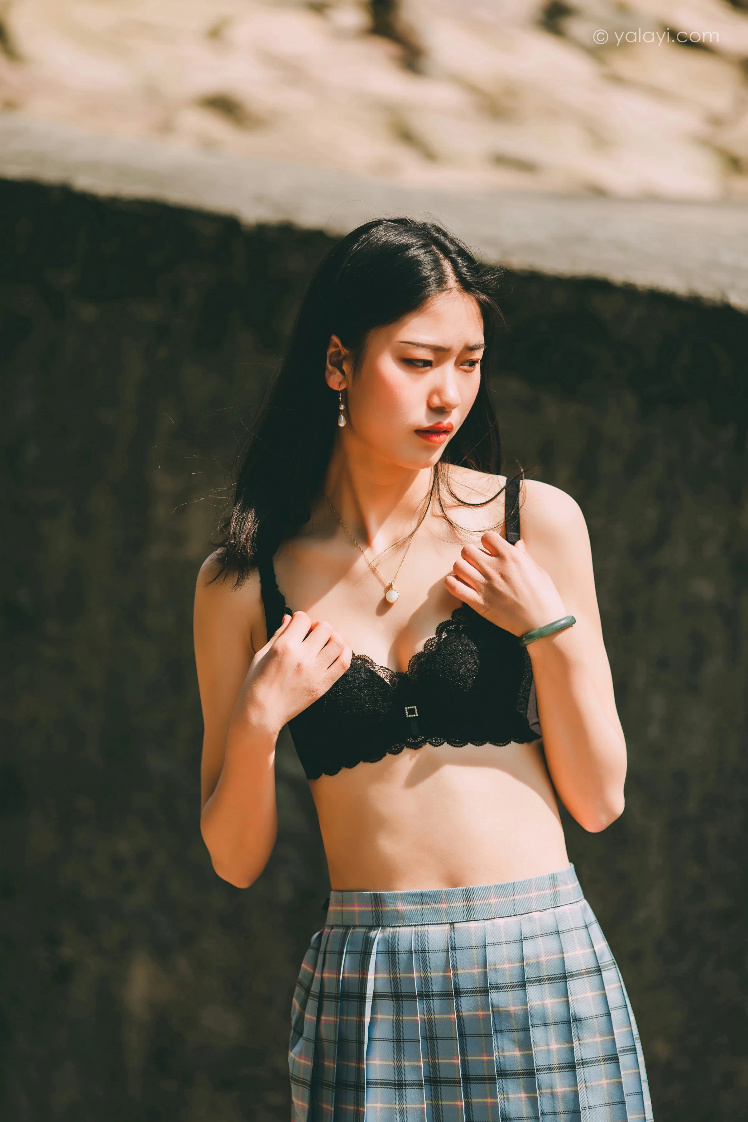 [YALAYI雅拉伊]NO.663 《涟漪》 和风 JK制服与短裙加黑色蕾丝内衣写真第7张
