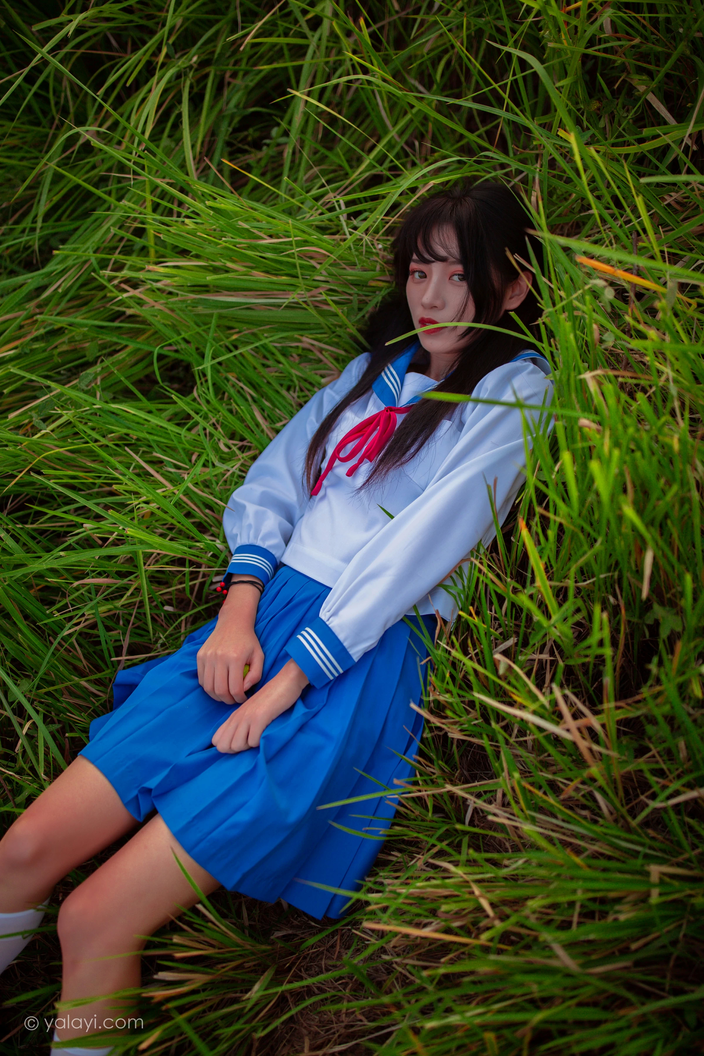 [YALAYI雅拉伊]NO.724 《秋意浓》 丽雅 JK水手制服与短裙加白色丝袜美腿私房写真集第1张