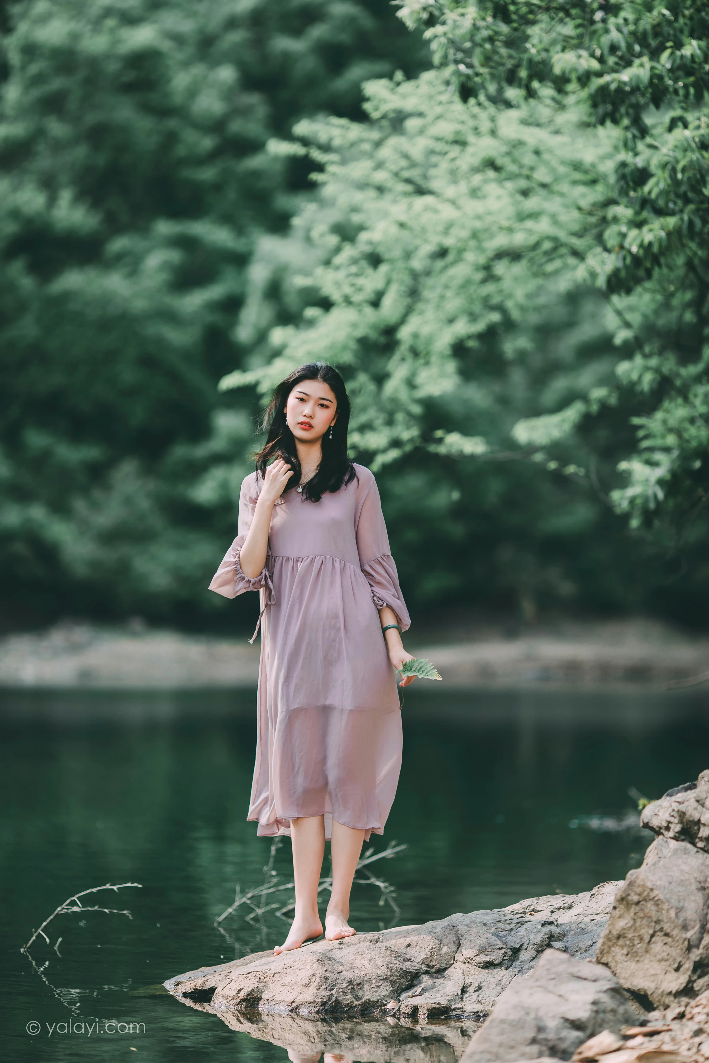 [YALAYI雅拉伊]NO.663 《涟漪》 和风 JK制服与短裙加黑色蕾丝内衣写真第14张