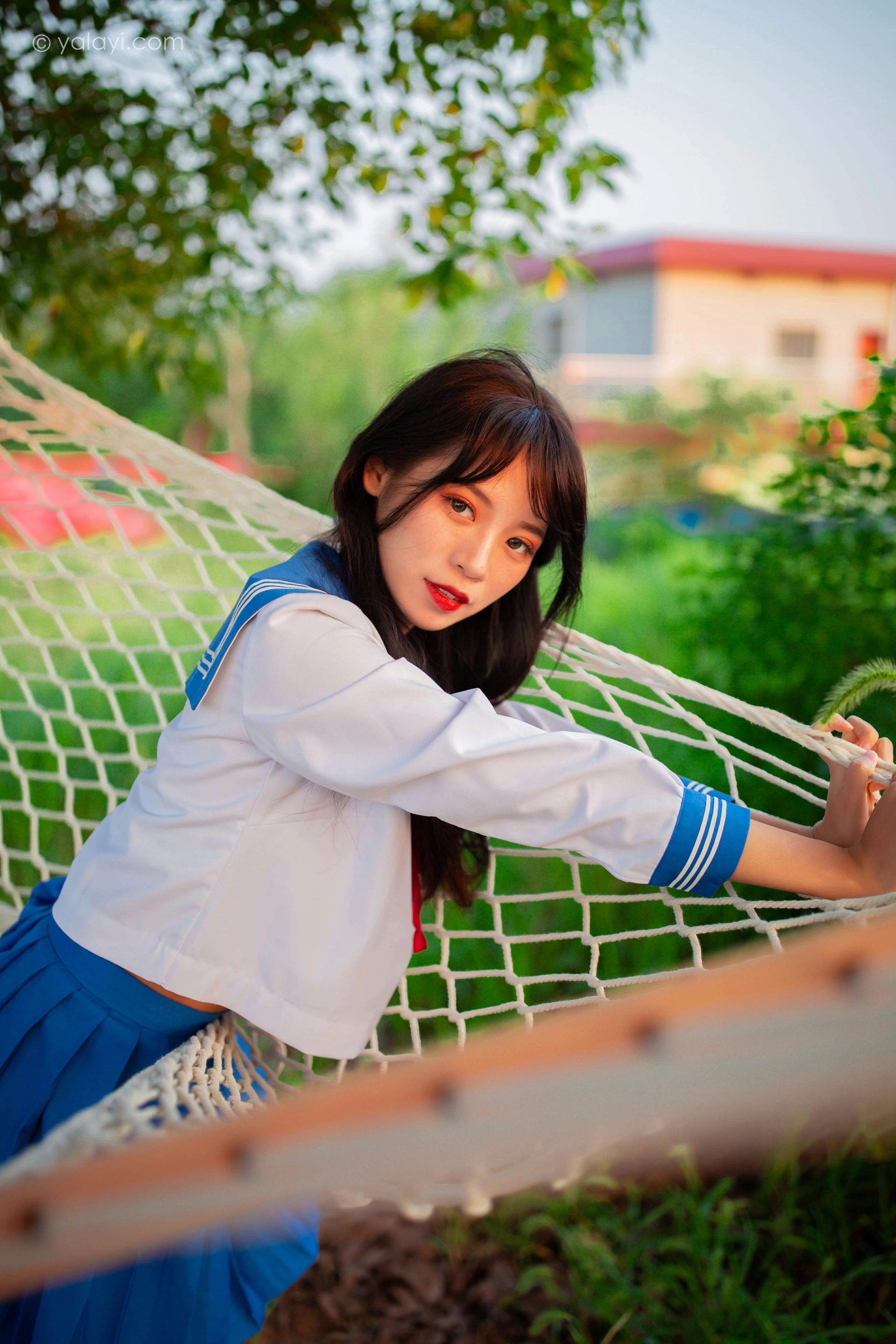 [YALAYI雅拉伊]NO.724 《秋意浓》 丽雅 JK水手制服与短裙加白色丝袜美腿私房写真集第9张
