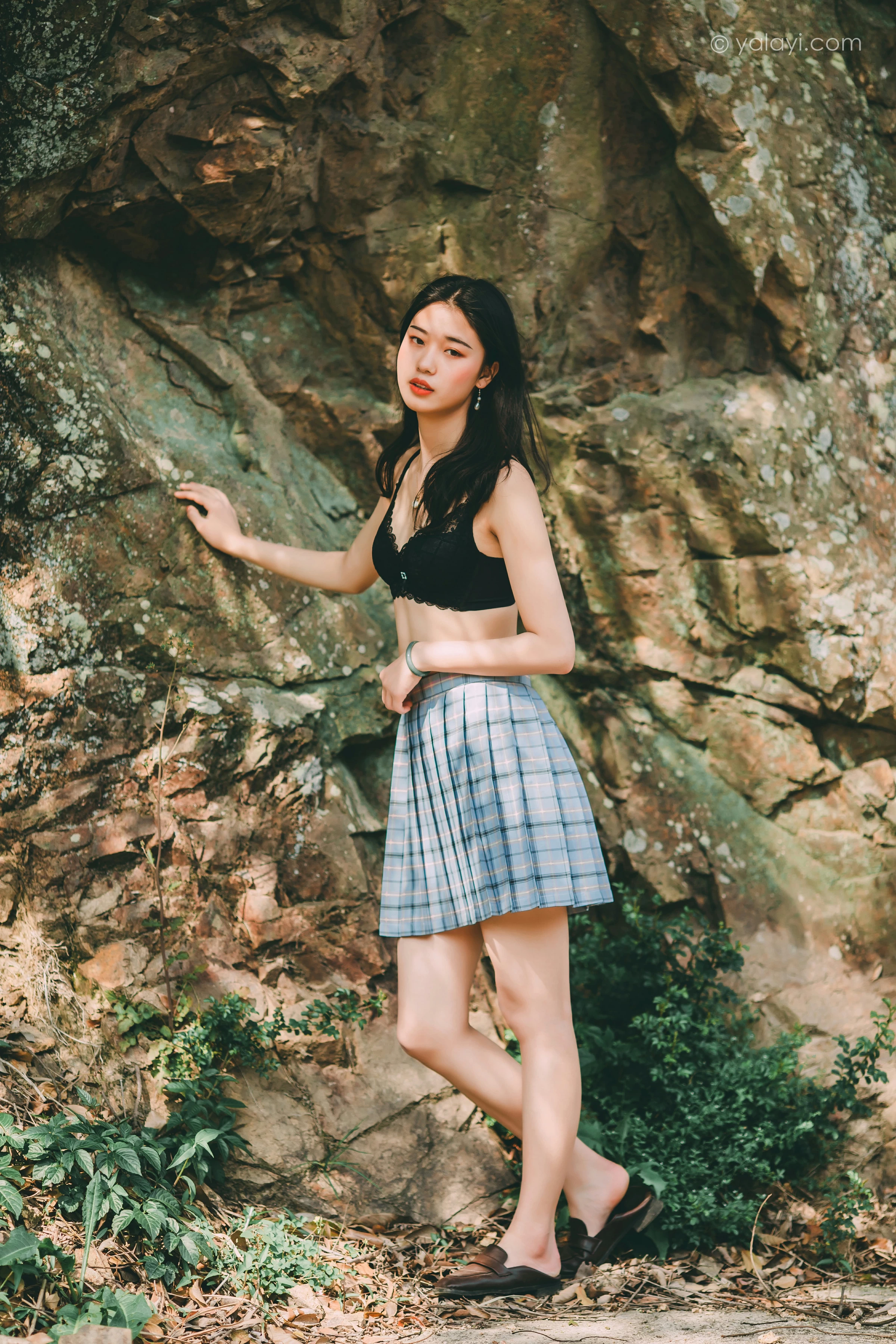 [YALAYI雅拉伊]NO.663 《涟漪》 和风 JK制服与短裙加黑色蕾丝内衣写真第17张