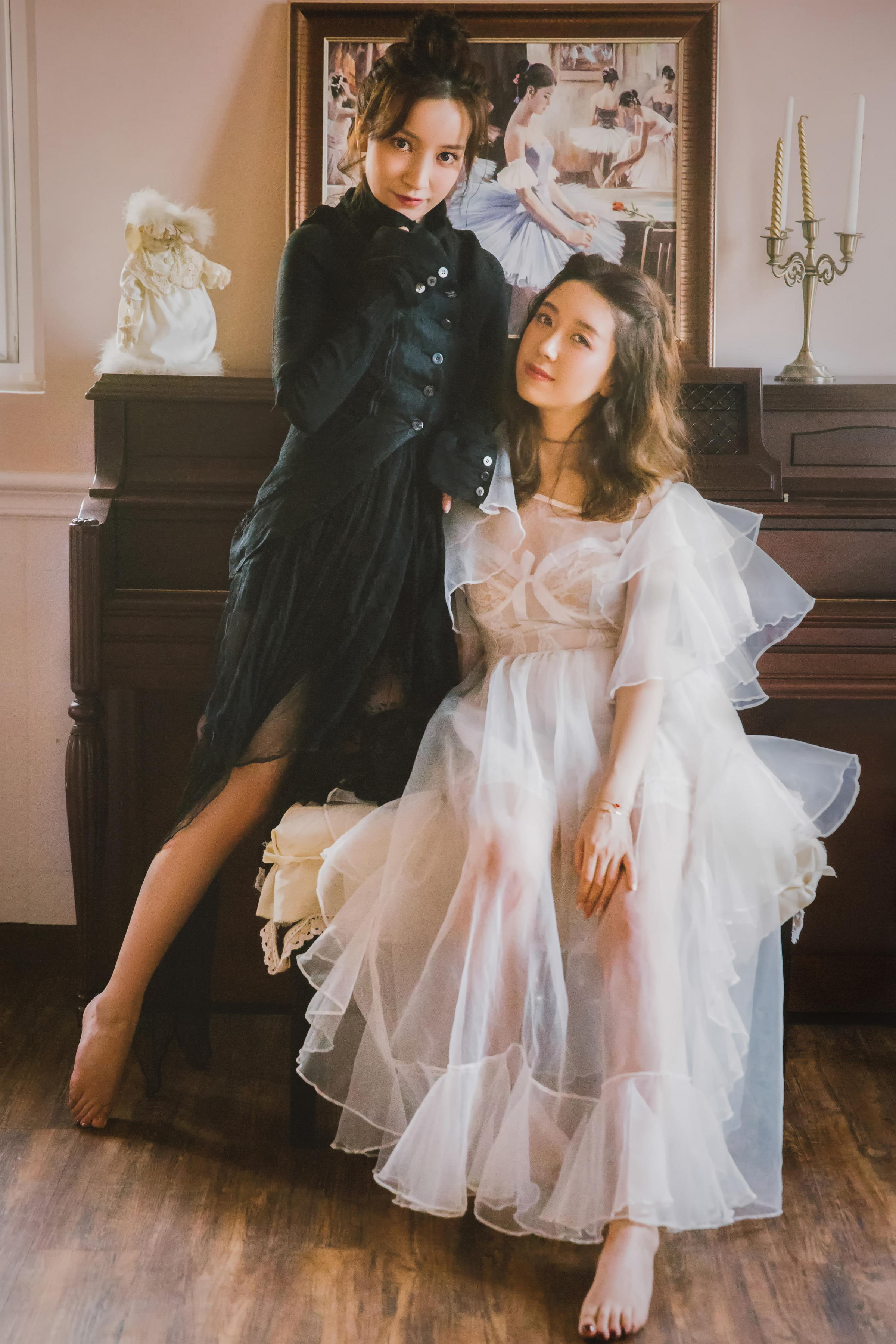 [YALAYI雅拉伊]2022.09.02 喜欢 清纯姐妹花 白色宽松衬衫与透视睡衣居家性感私房写真集第7张