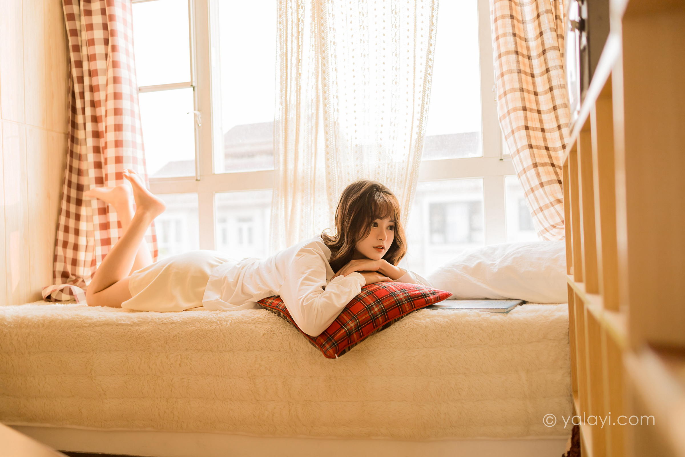 [YALAYI雅拉伊]2022.05.07 快乐加倍 小亭 白色礼服衬衫加短裙清纯写真集第3张