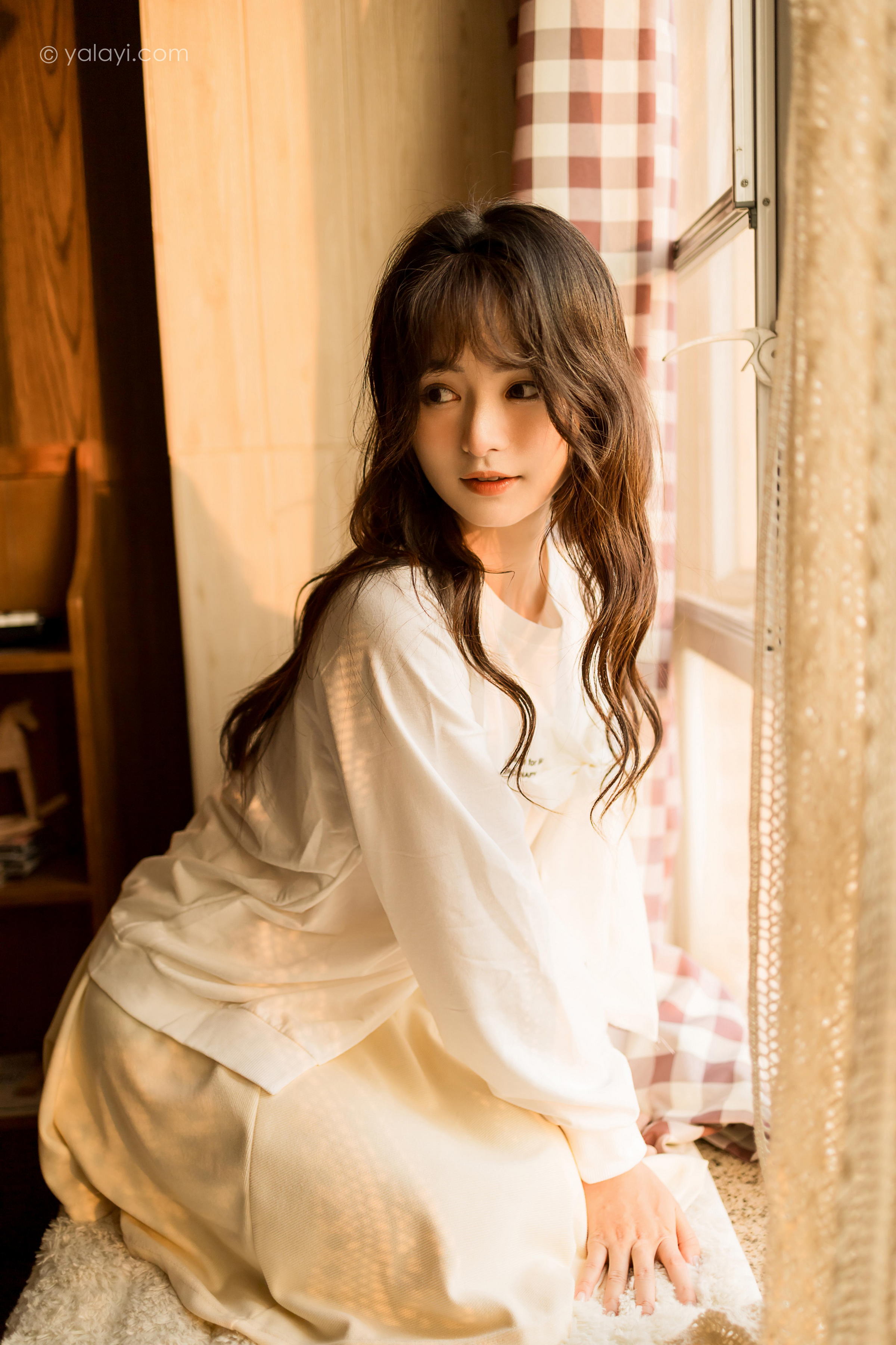 [YALAYI雅拉伊]2022.05.07 快乐加倍 小亭 白色礼服衬衫加短裙清纯写真集第2张