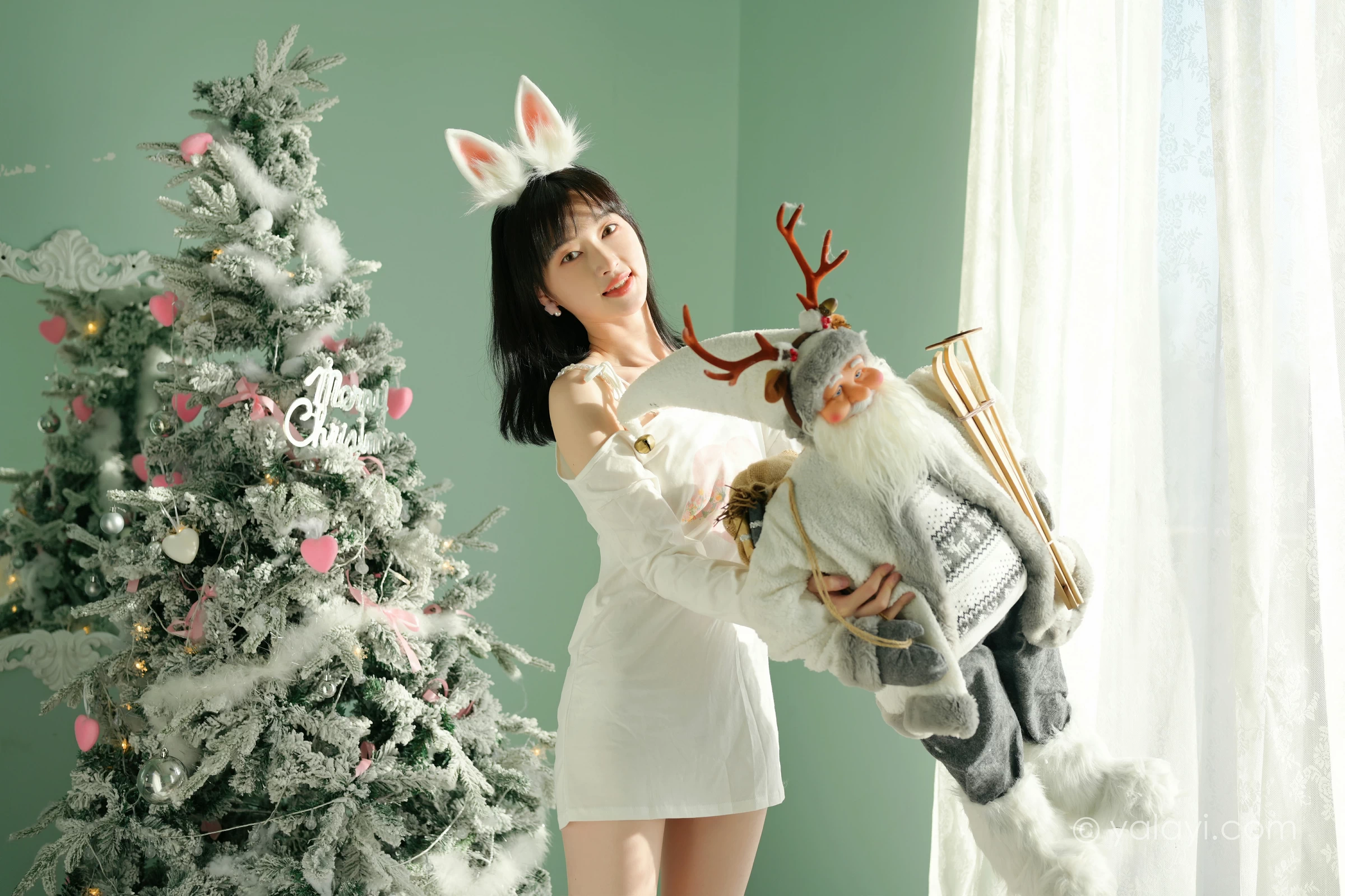 [YALAYI雅拉伊]2021.12.31 迎新 京京 白色透视宽松卫衣居家性感写真集第8张