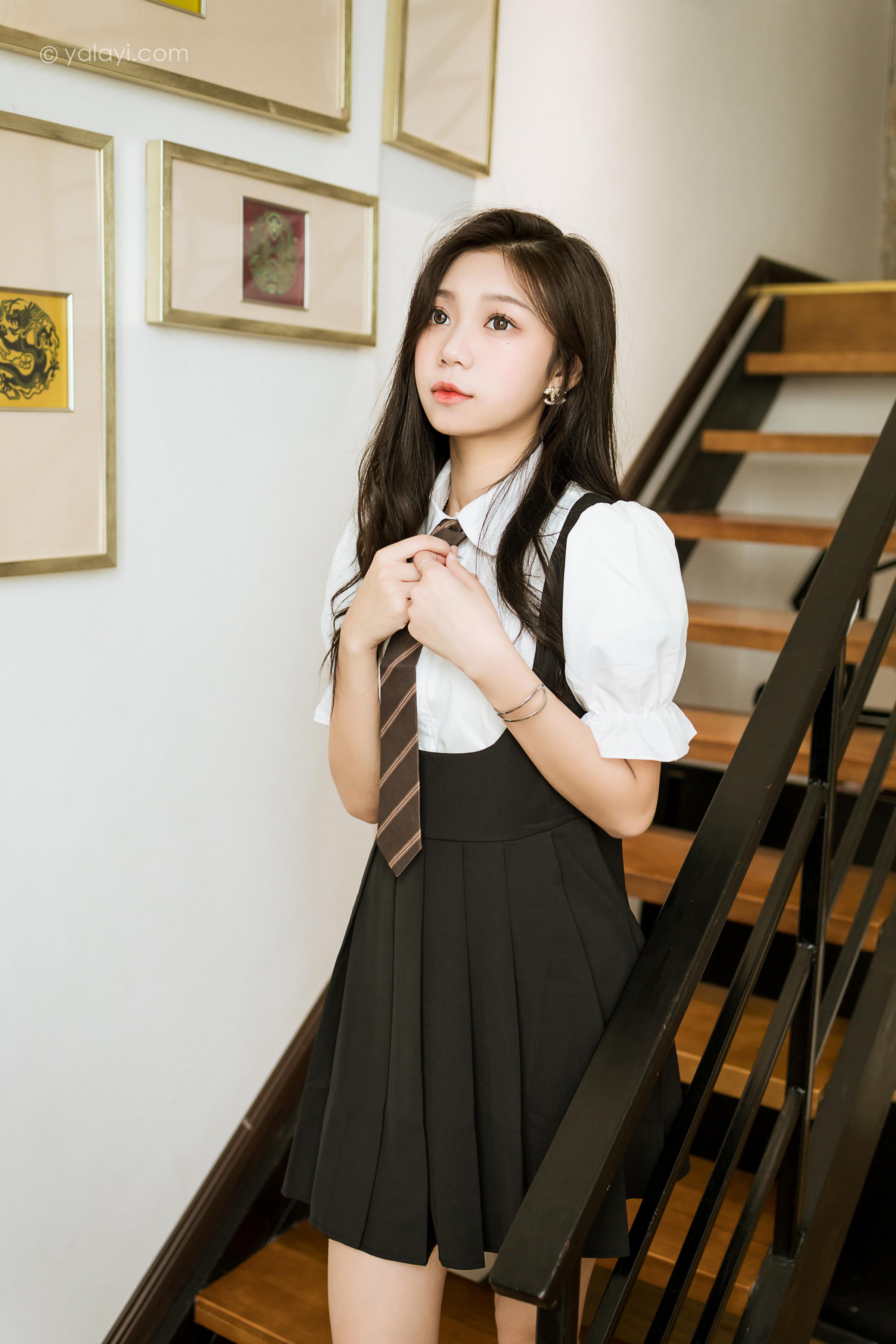 [YALAYI雅拉伊]2022.06.22 一生欢喜 梓瑶 黑色JK制服裙加白色衬衫清纯写真集第13张