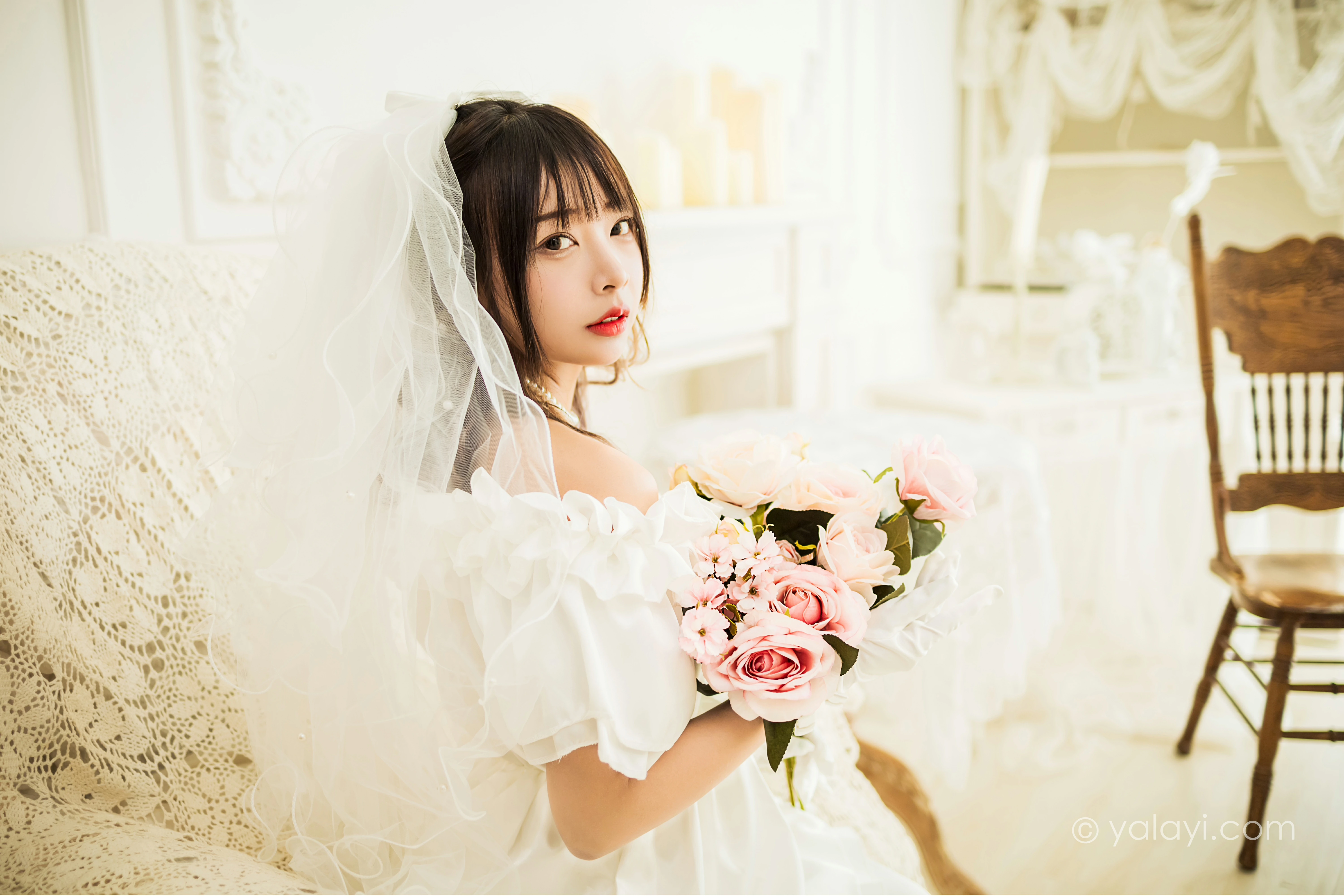 [YALAYI雅拉伊]NO.862 美丽的梦 阿禾 白色抹胸婚纱性感写真集第9张