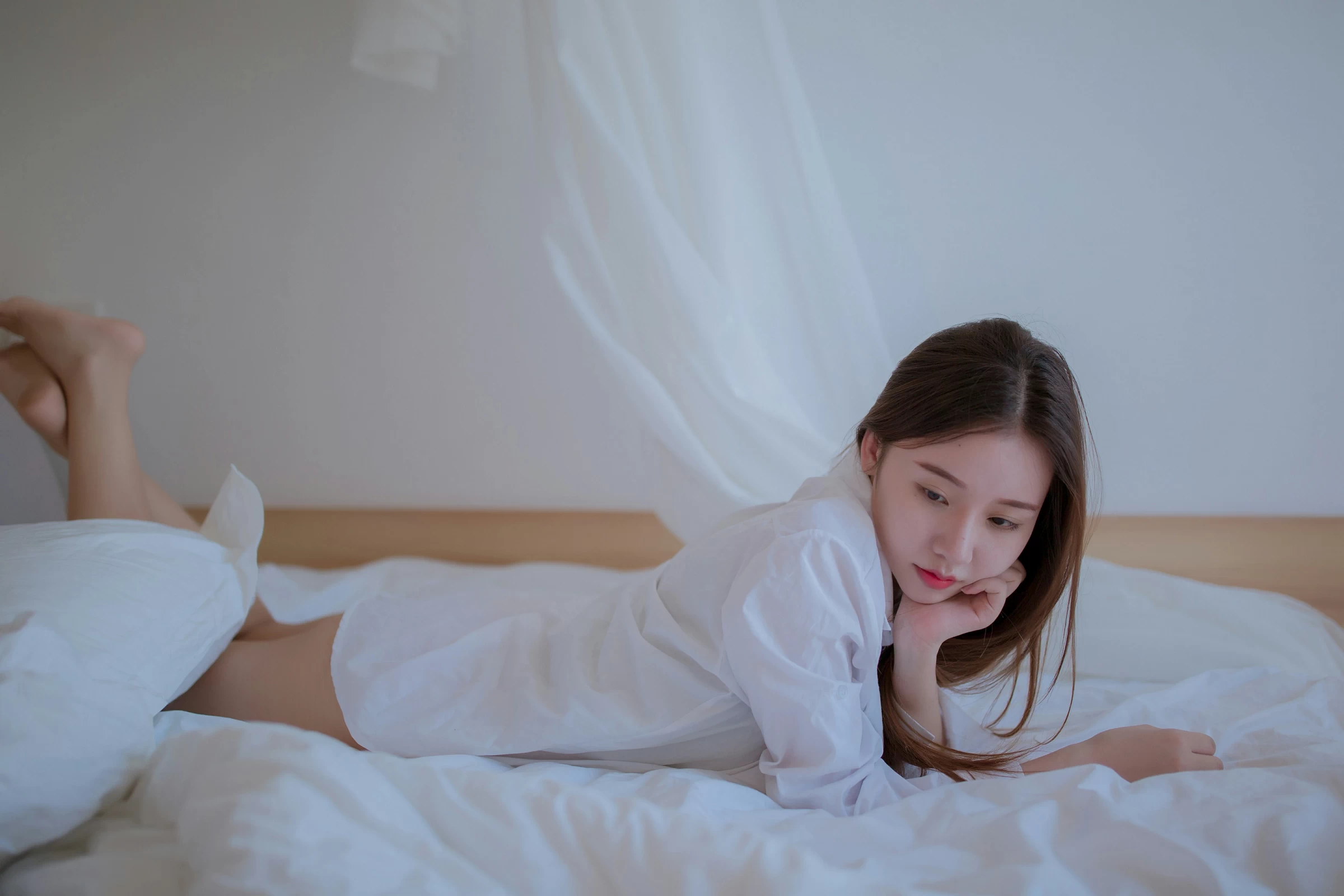 [YALAYI雅拉伊]NO.725 《空房》 秦语 白色衬衫居家性感写真集第5张