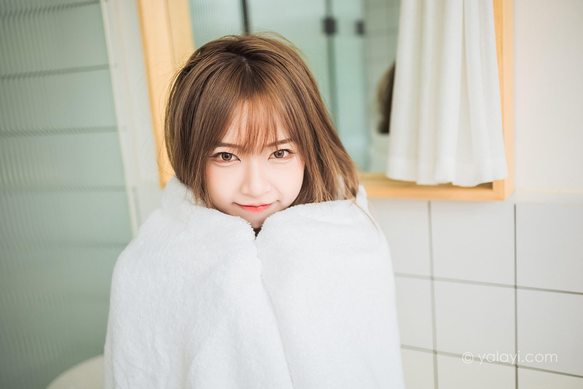 [YALAYI雅拉伊]2022.05.13 小女友 阿禾 白色吊带睡衣裙性感写真集第13张