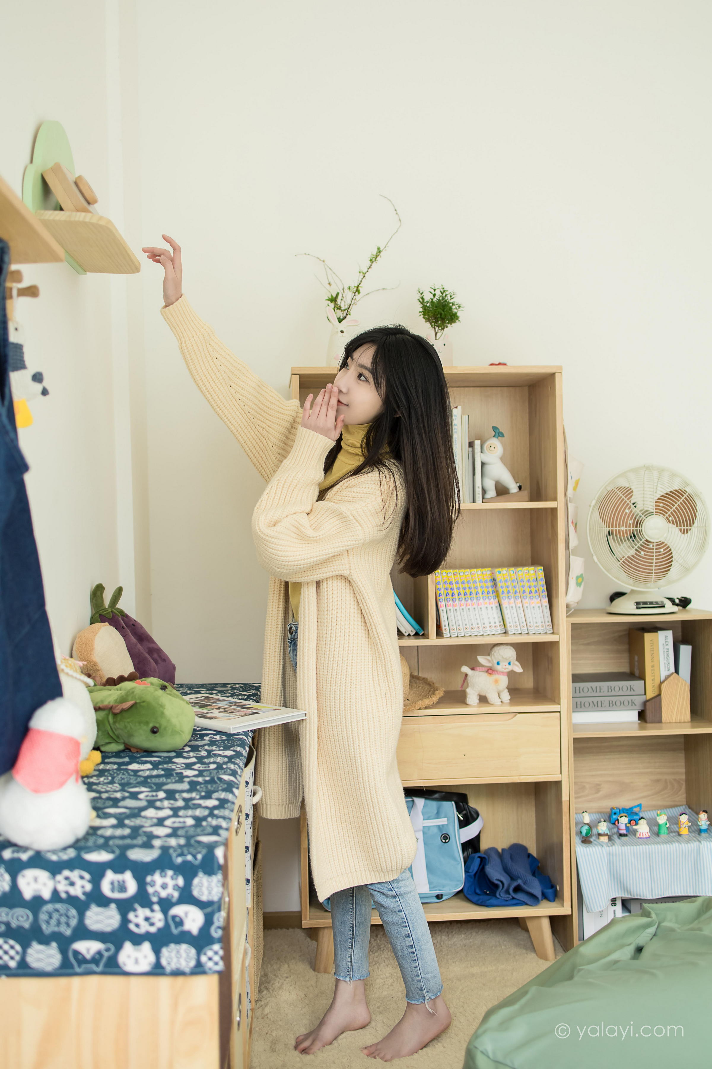 [YALAYI雅拉伊]2022.03.04 玉兰花 小乔 黄色毛衣加紧身牛仔裤居家清纯写真集第10张