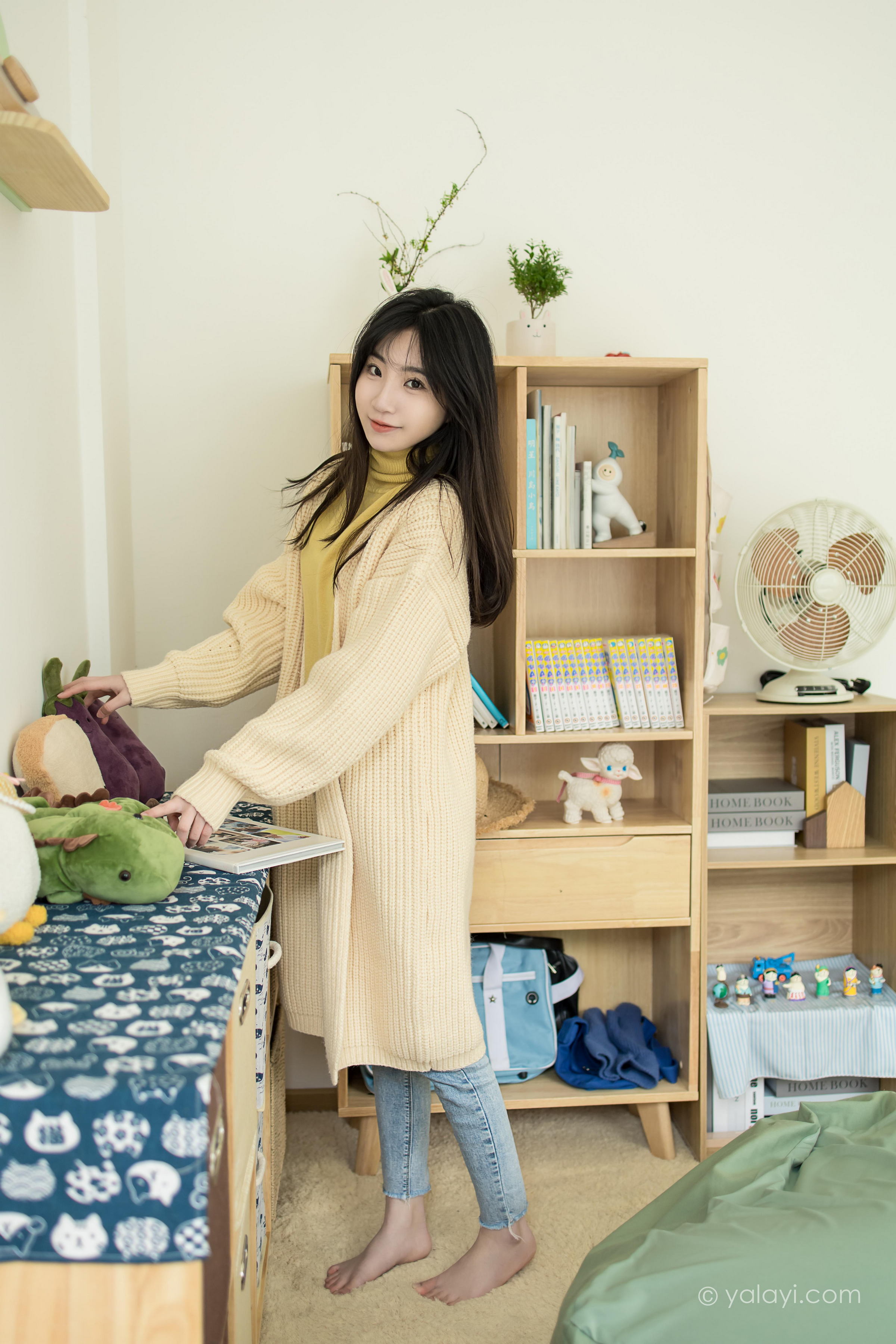 [YALAYI雅拉伊]2022.03.04 玉兰花 小乔 黄色毛衣加紧身牛仔裤居家清纯写真集第10张