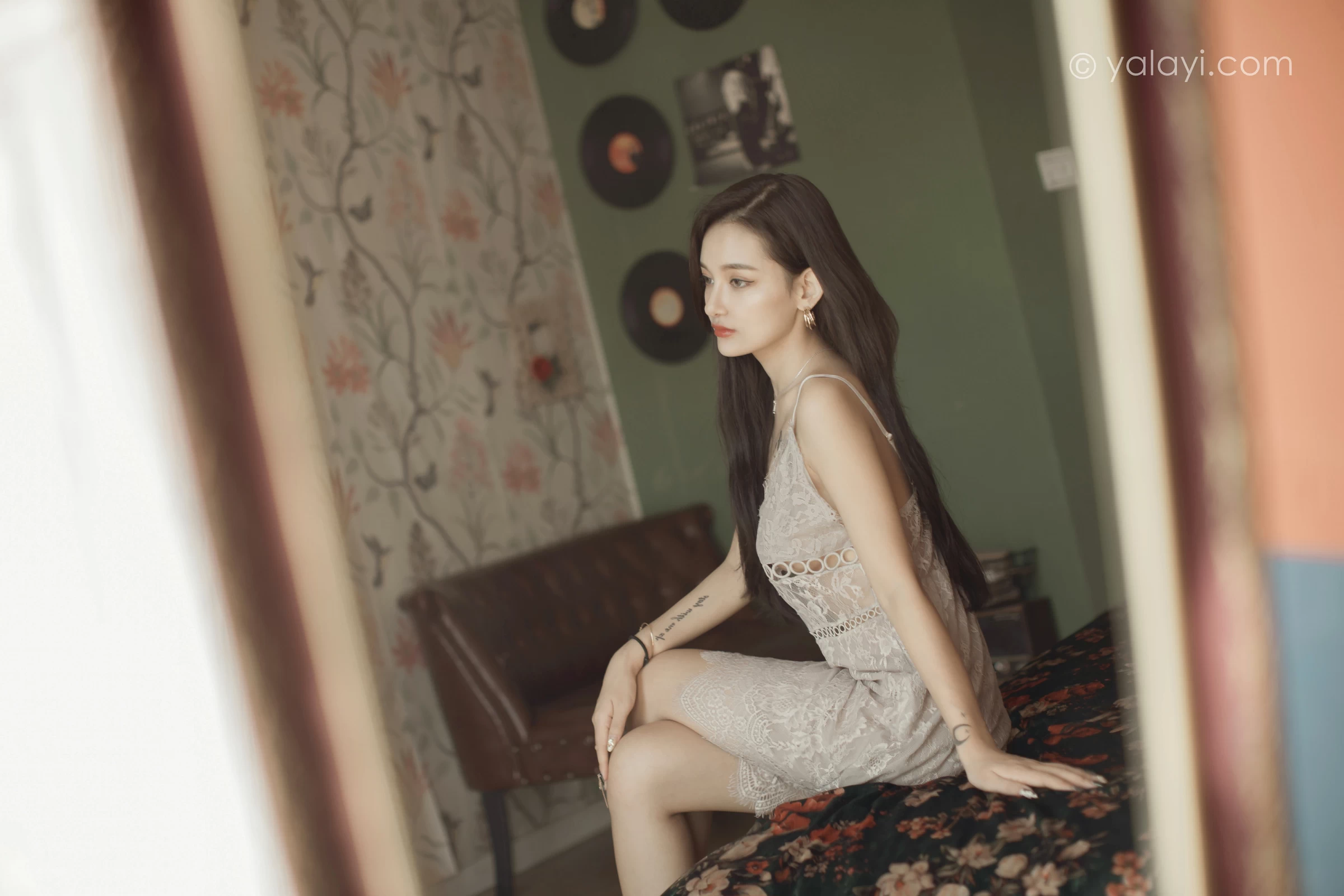 [YALAYI雅拉伊]NO.665 《无问》 刘子炀 白色透视蕾丝连衣裙性感私房写真集第12张