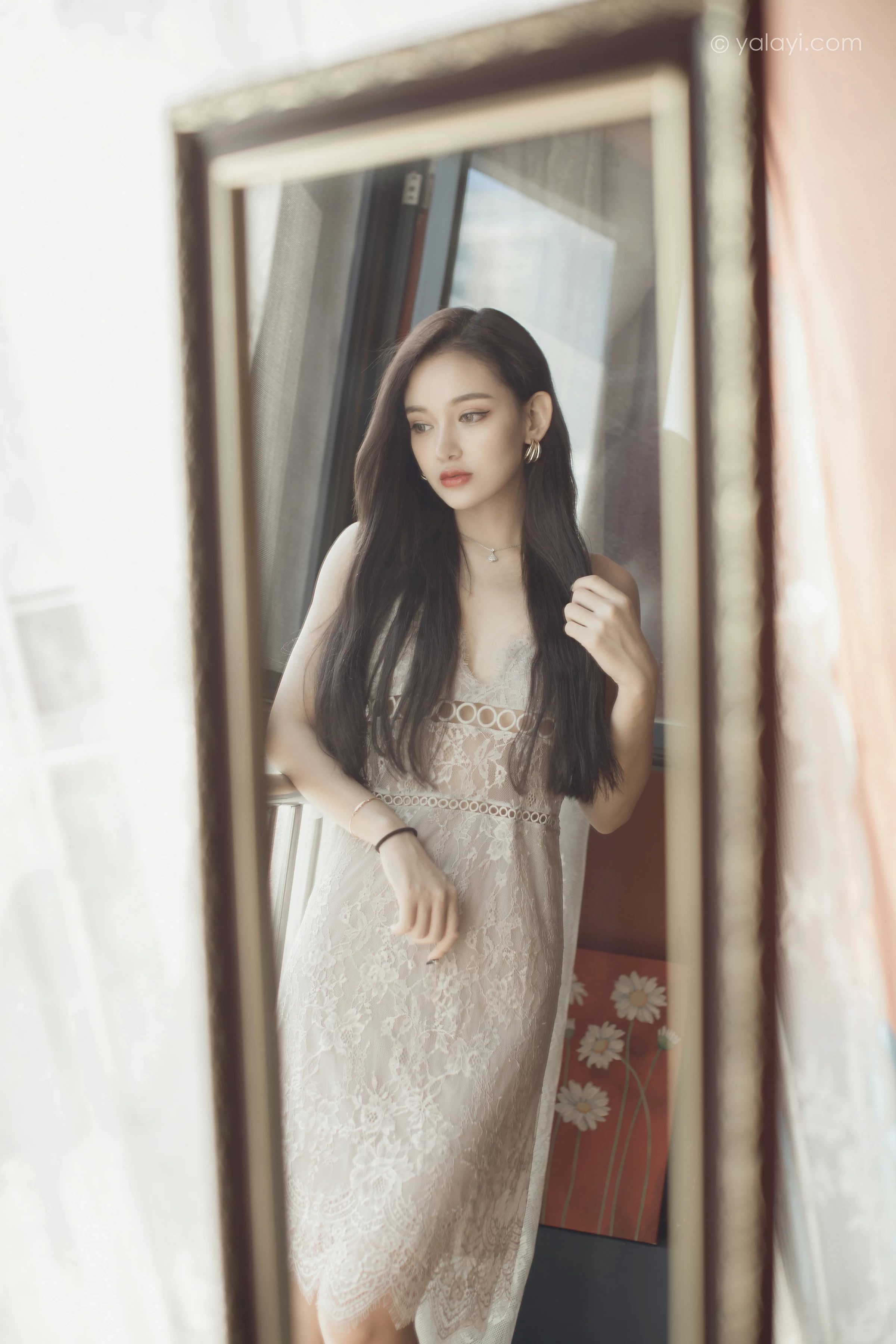 [YALAYI雅拉伊]NO.665 《无问》 刘子炀 白色透视蕾丝连衣裙性感私房写真集第17张