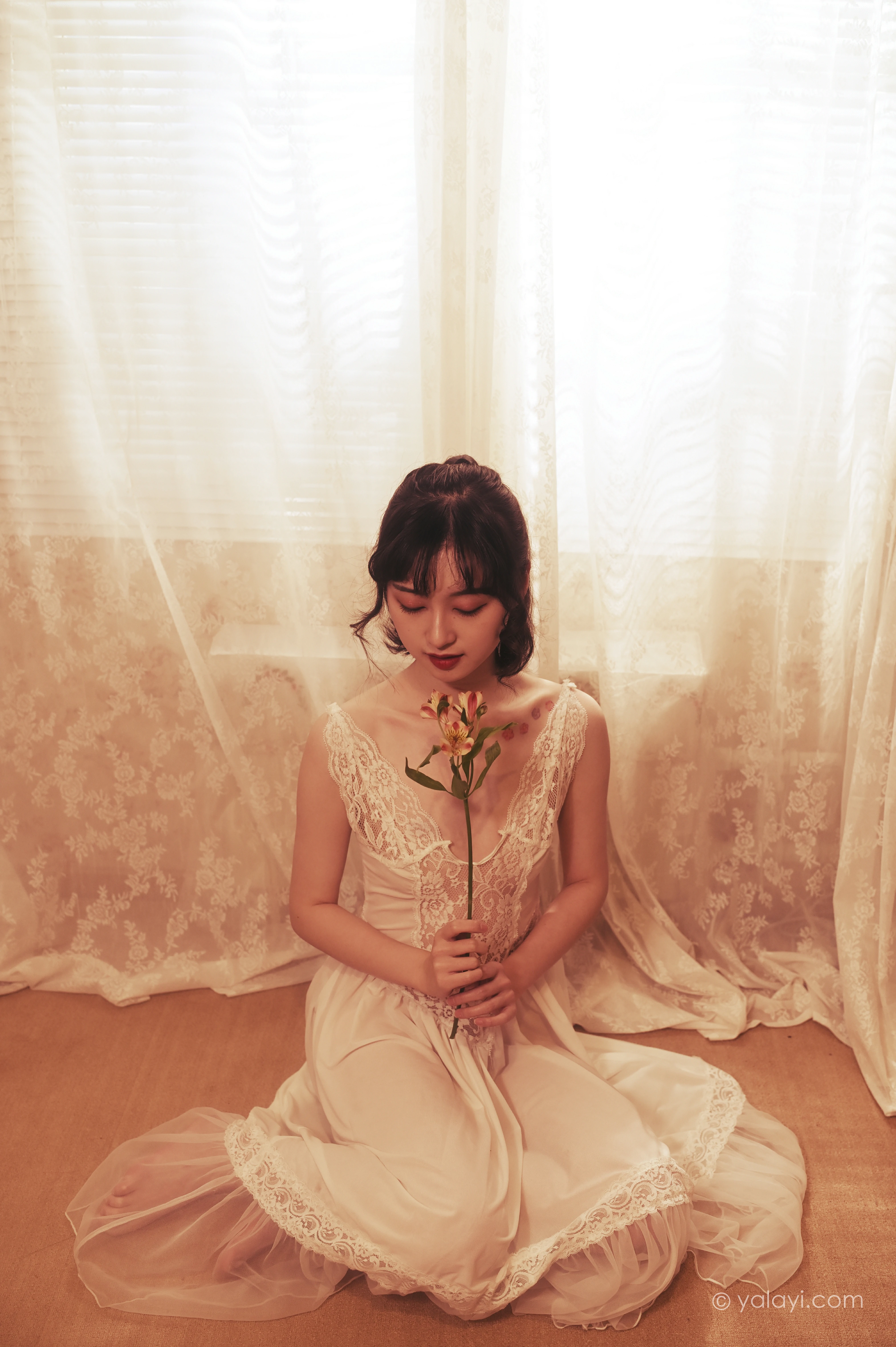 [YALAYI雅拉伊]NO.780 也曾优雅 京京 白色透视蕾丝连衣裙性感写真集第10张