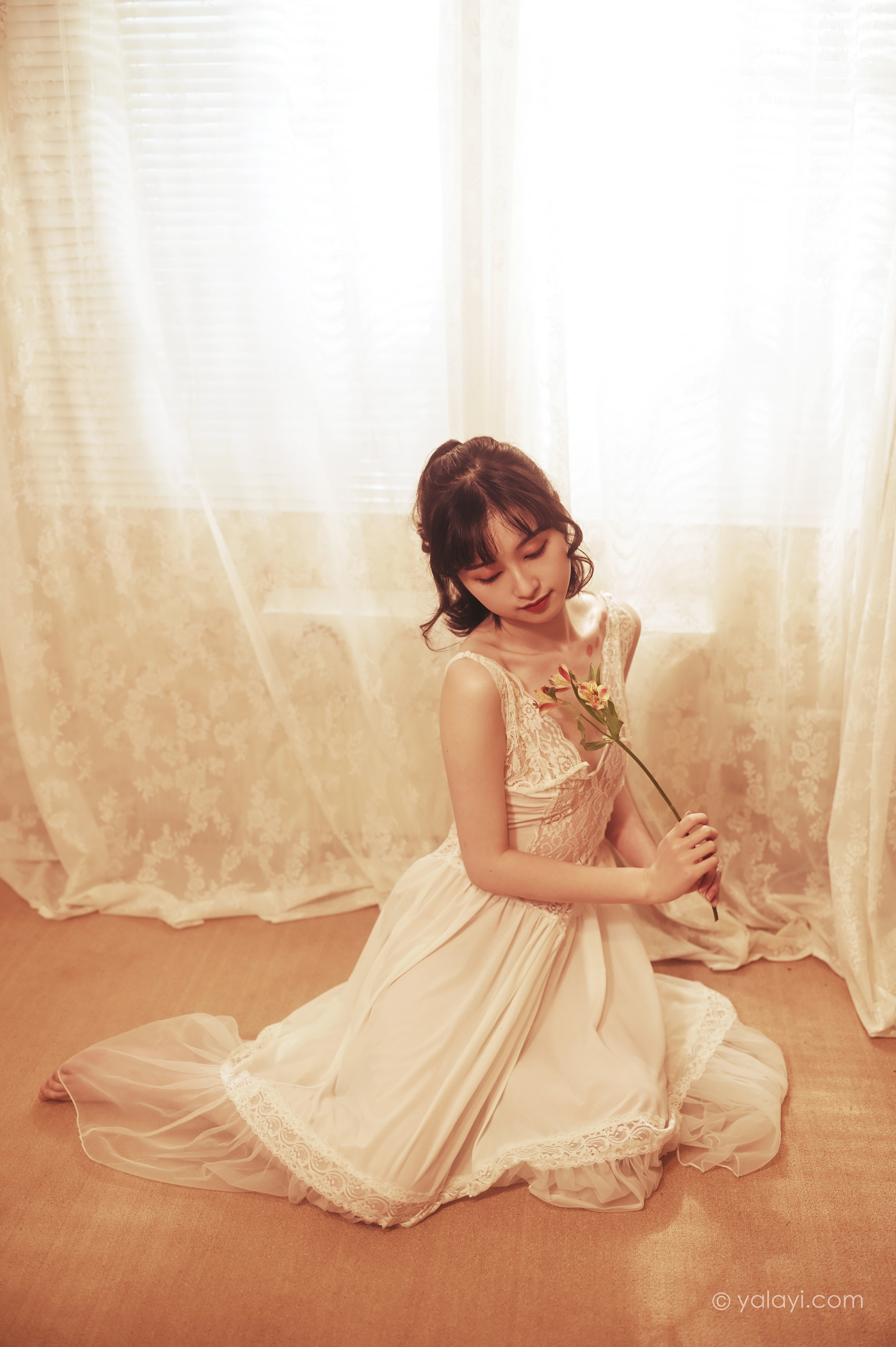 [YALAYI雅拉伊]NO.780 也曾优雅 京京 白色透视蕾丝连衣裙性感写真集第11张