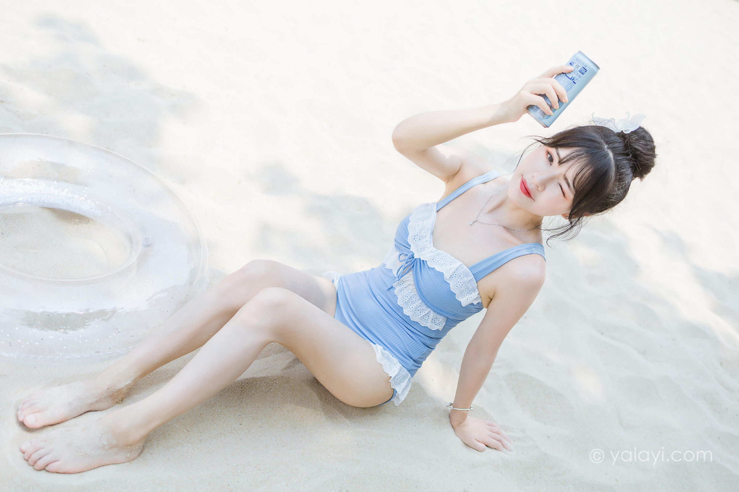 [YALAYI雅拉伊]2022.10.11 假日阳光 程小蝶 蓝色连体比基尼泳装性感写真集第15张